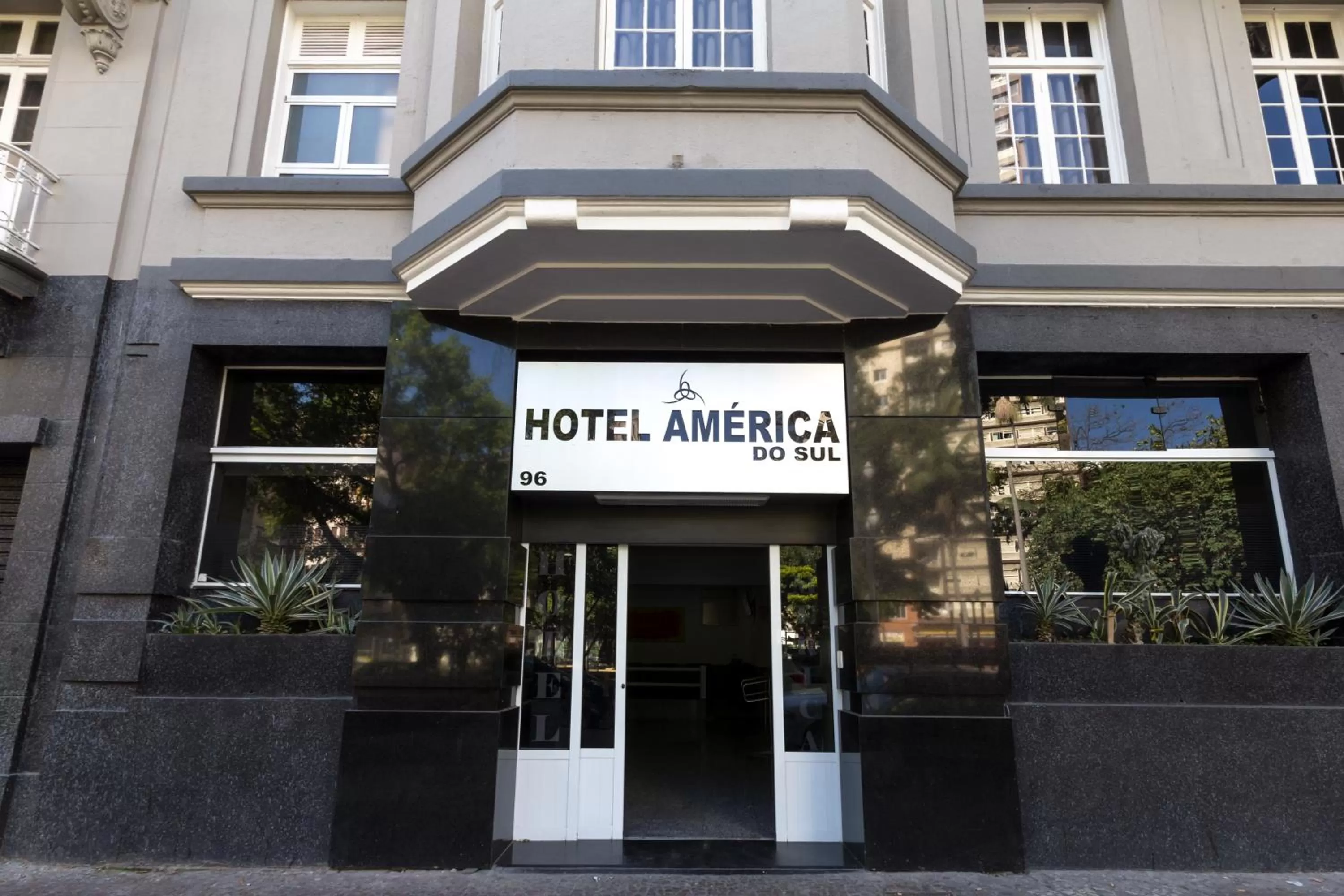 Facade/entrance in Hotel America do Sul