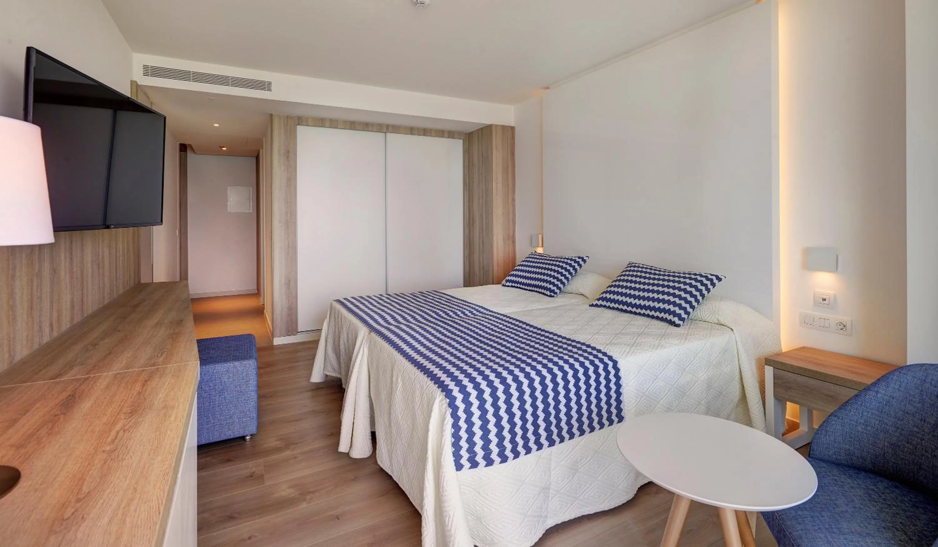 Bed in Hipotels Bahia Cala Millor - Adults Only