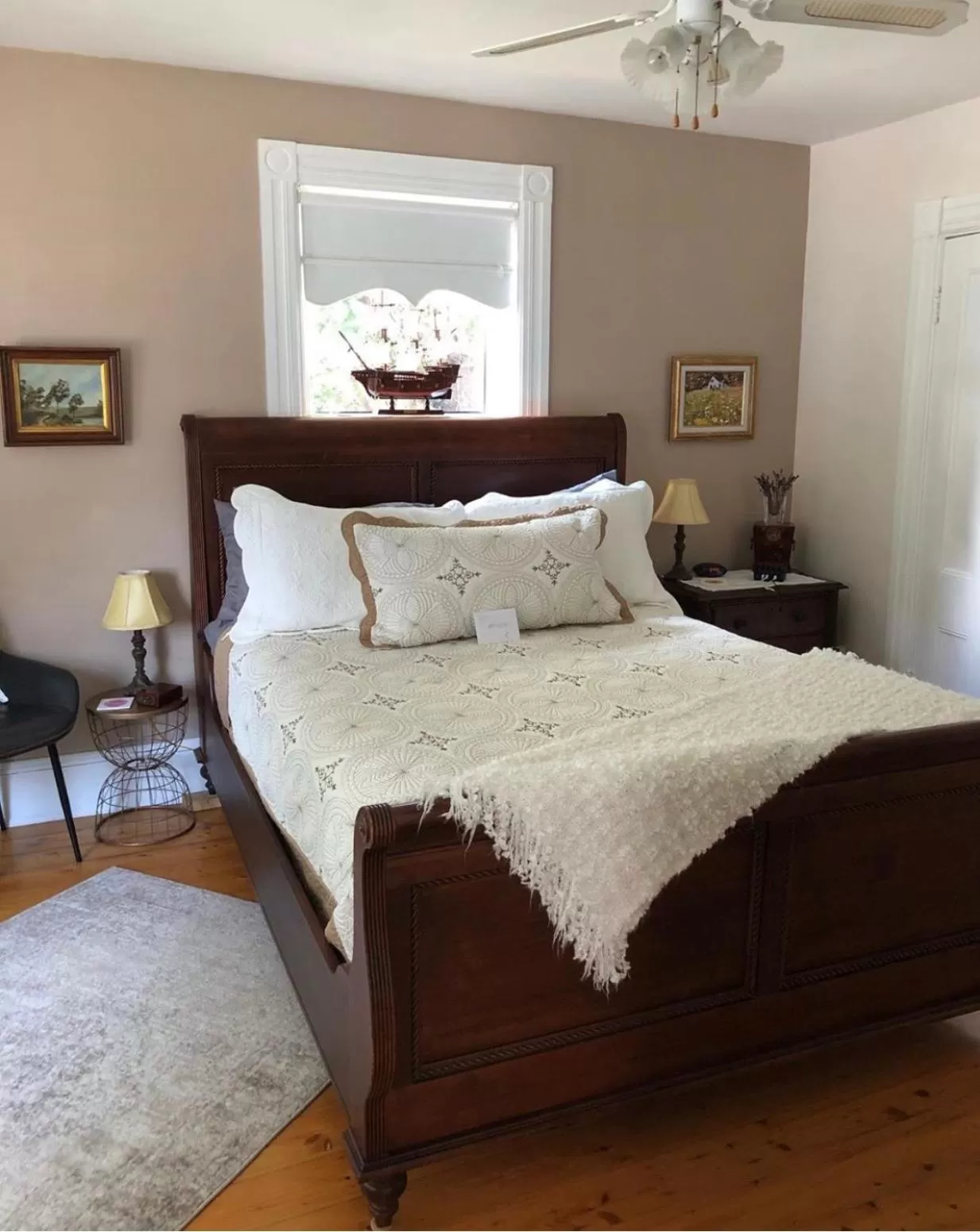 Bedroom in Toba's Bed & Breakfast