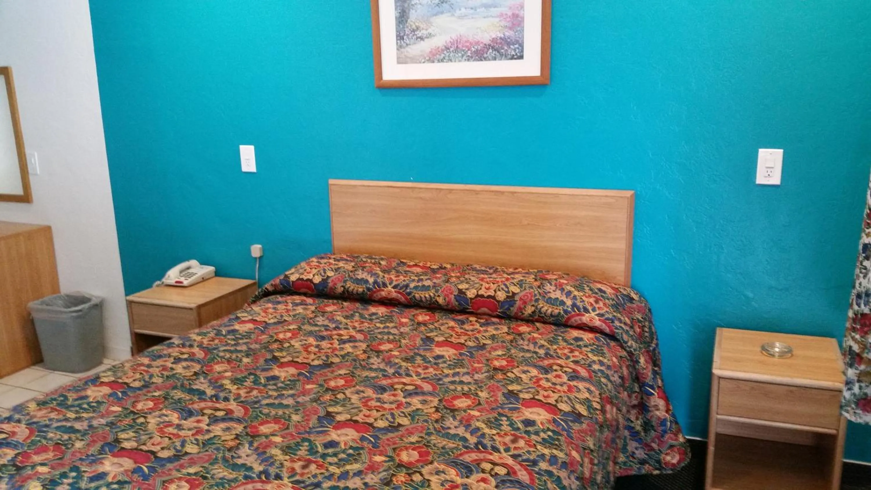 Bed in Economy Inn Motel