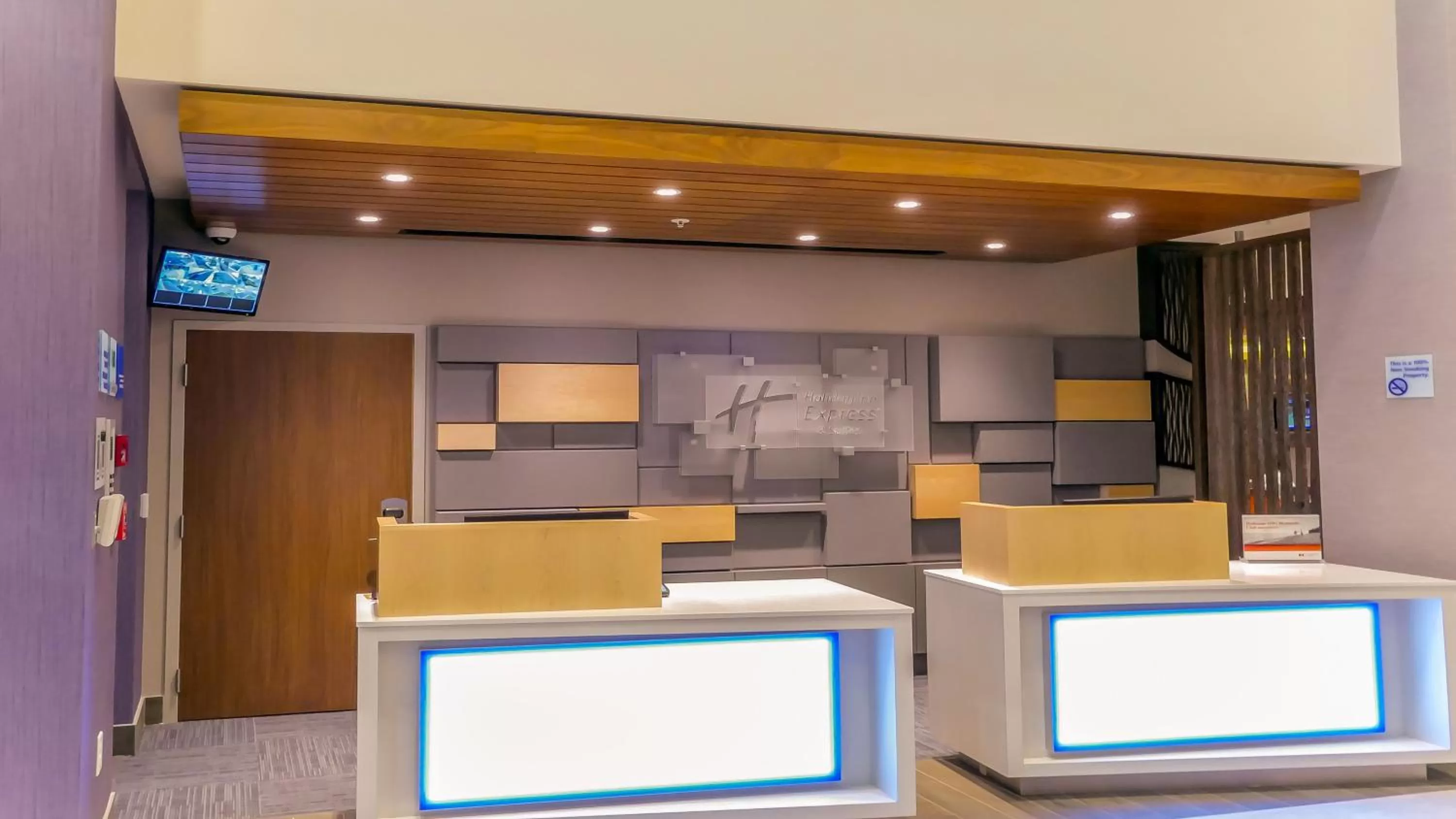 Lobby or reception in Holiday Inn Express & Suites Miami Airport East by IHG