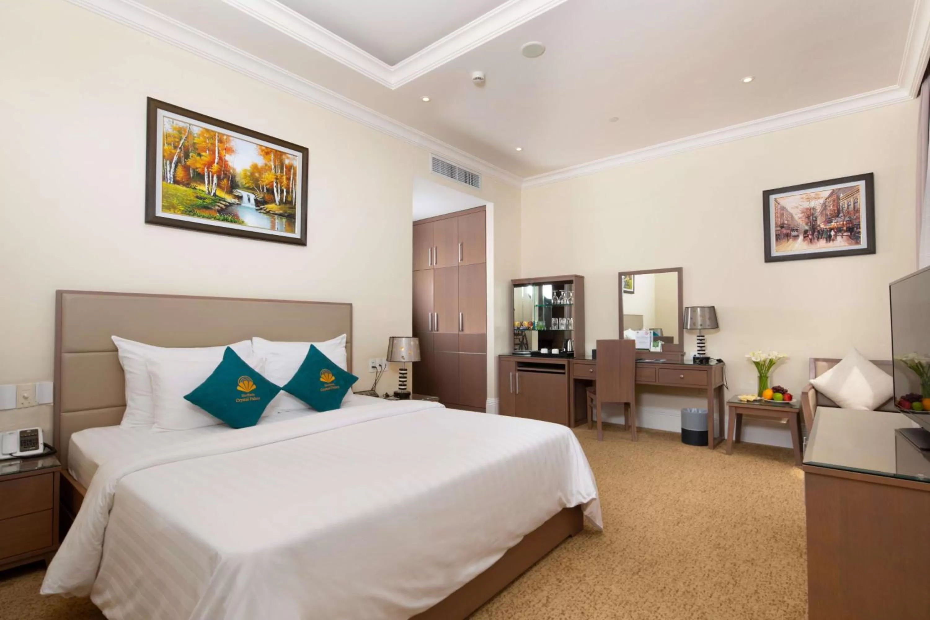 Junior Suite Room in MerPerle Crystal Palace