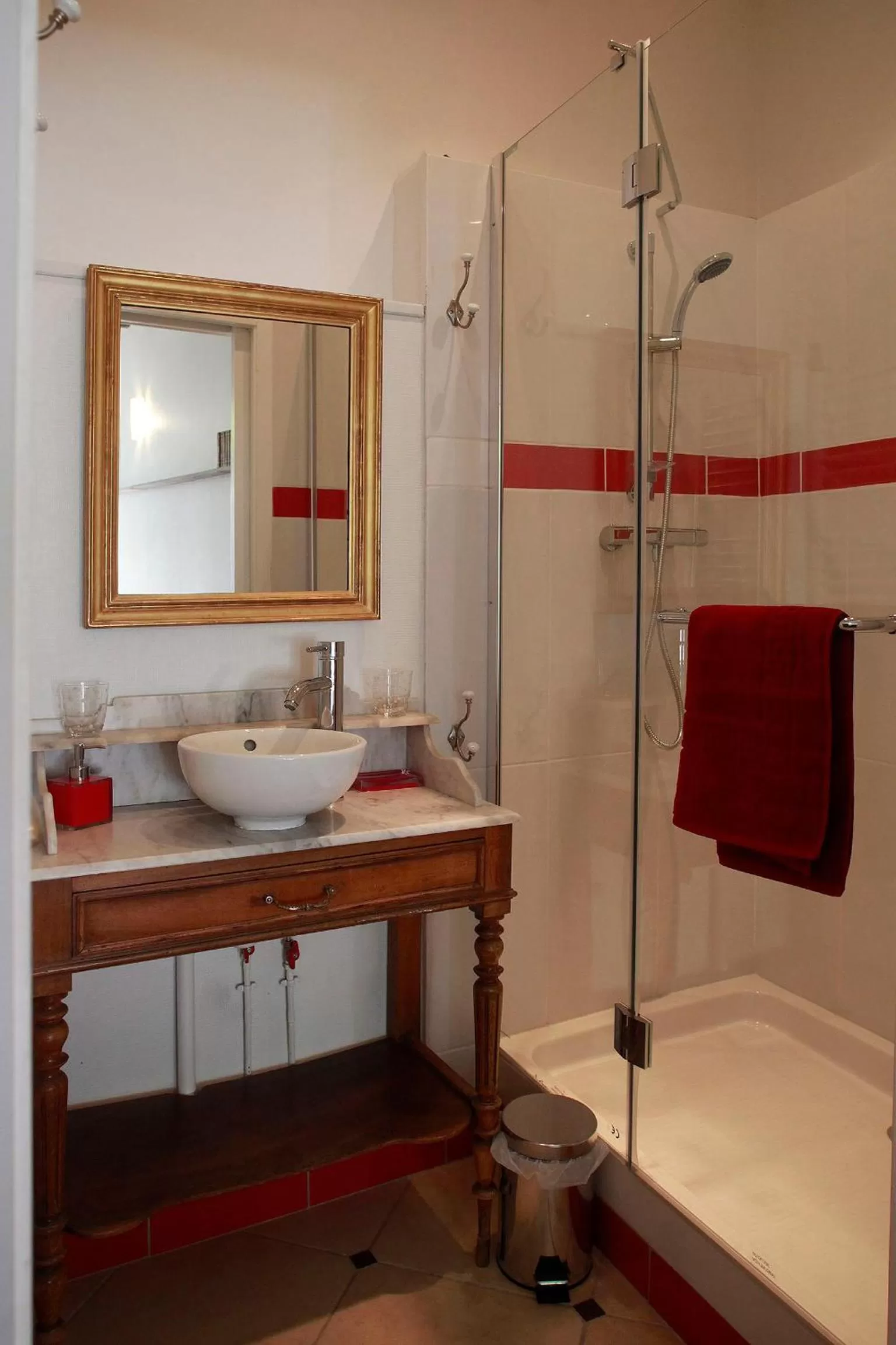 Shower in Les Chambres de Mathilde