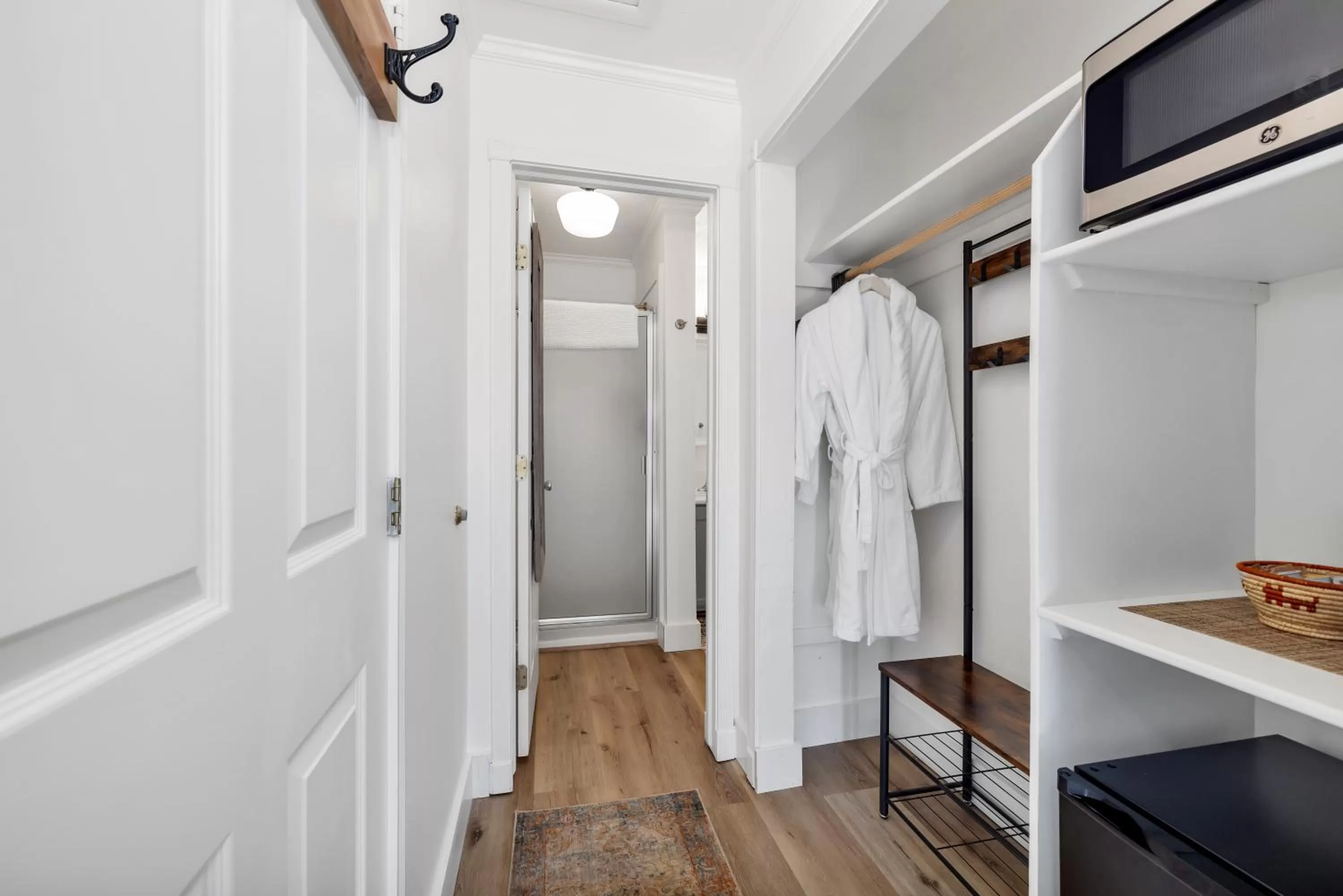 Bathroom, Bed in Red Rock Inn Cottages