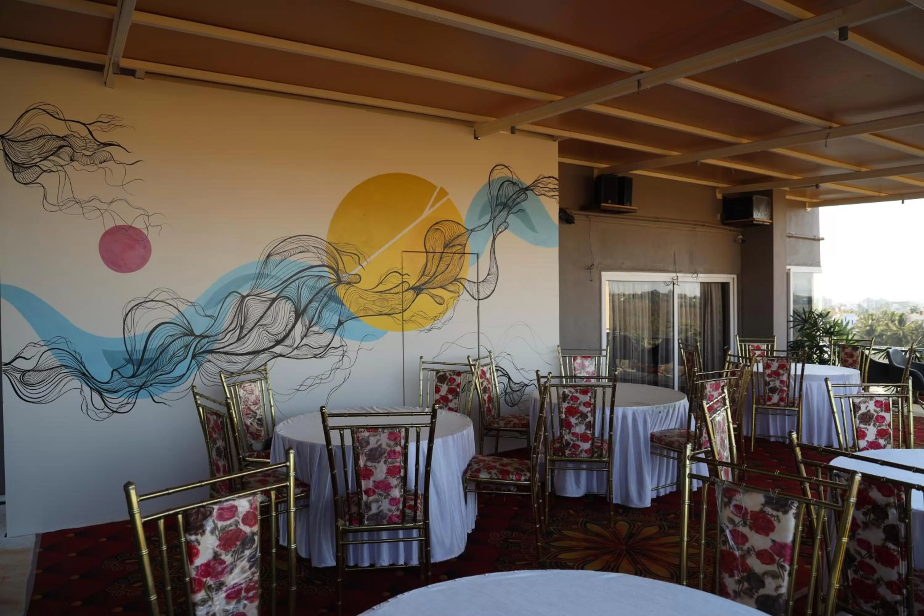 Restaurant/Places to Eat in Blisss Hotel Kolhapur