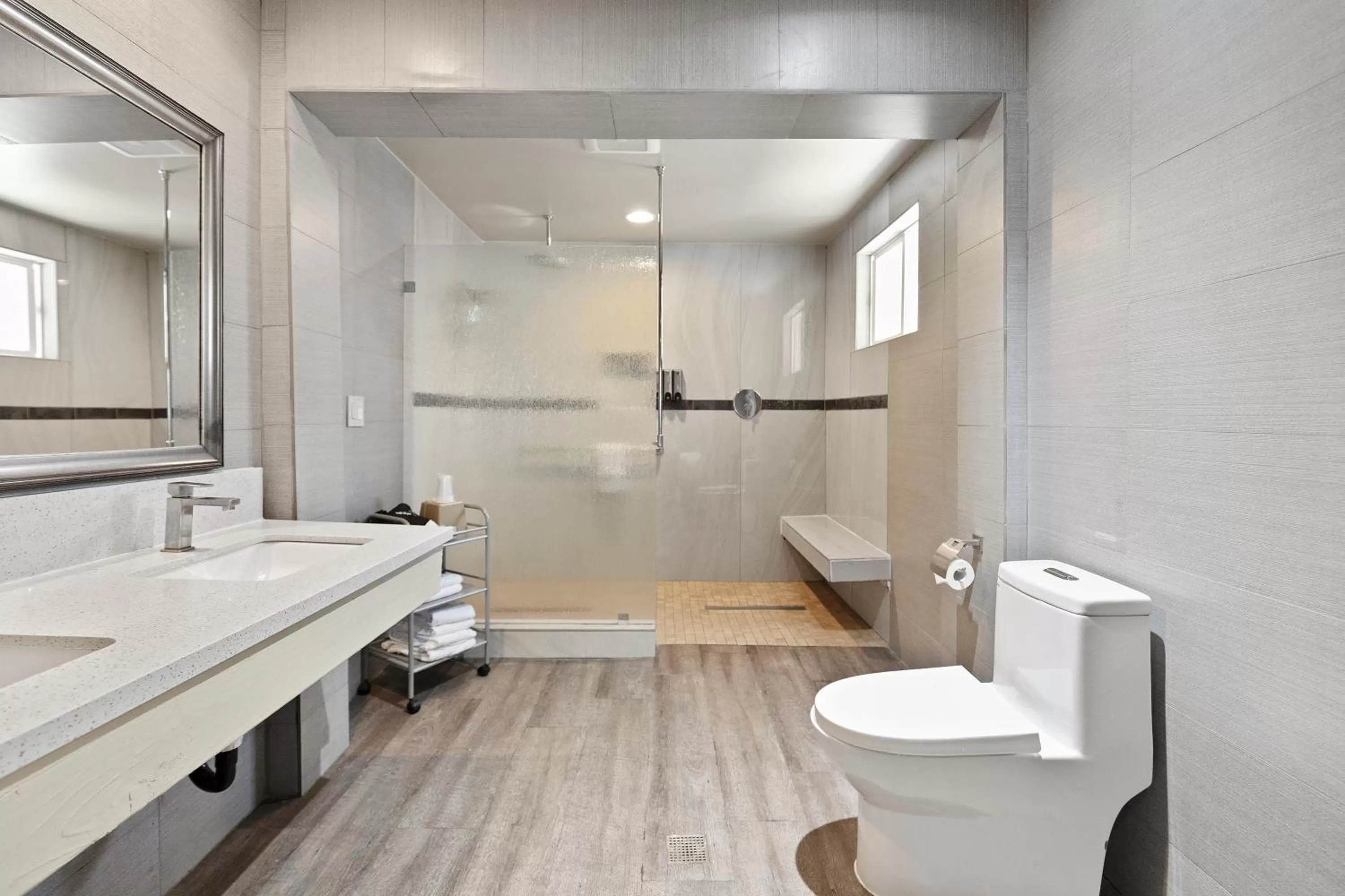 Bathroom in Le Blanc Inn & Suites