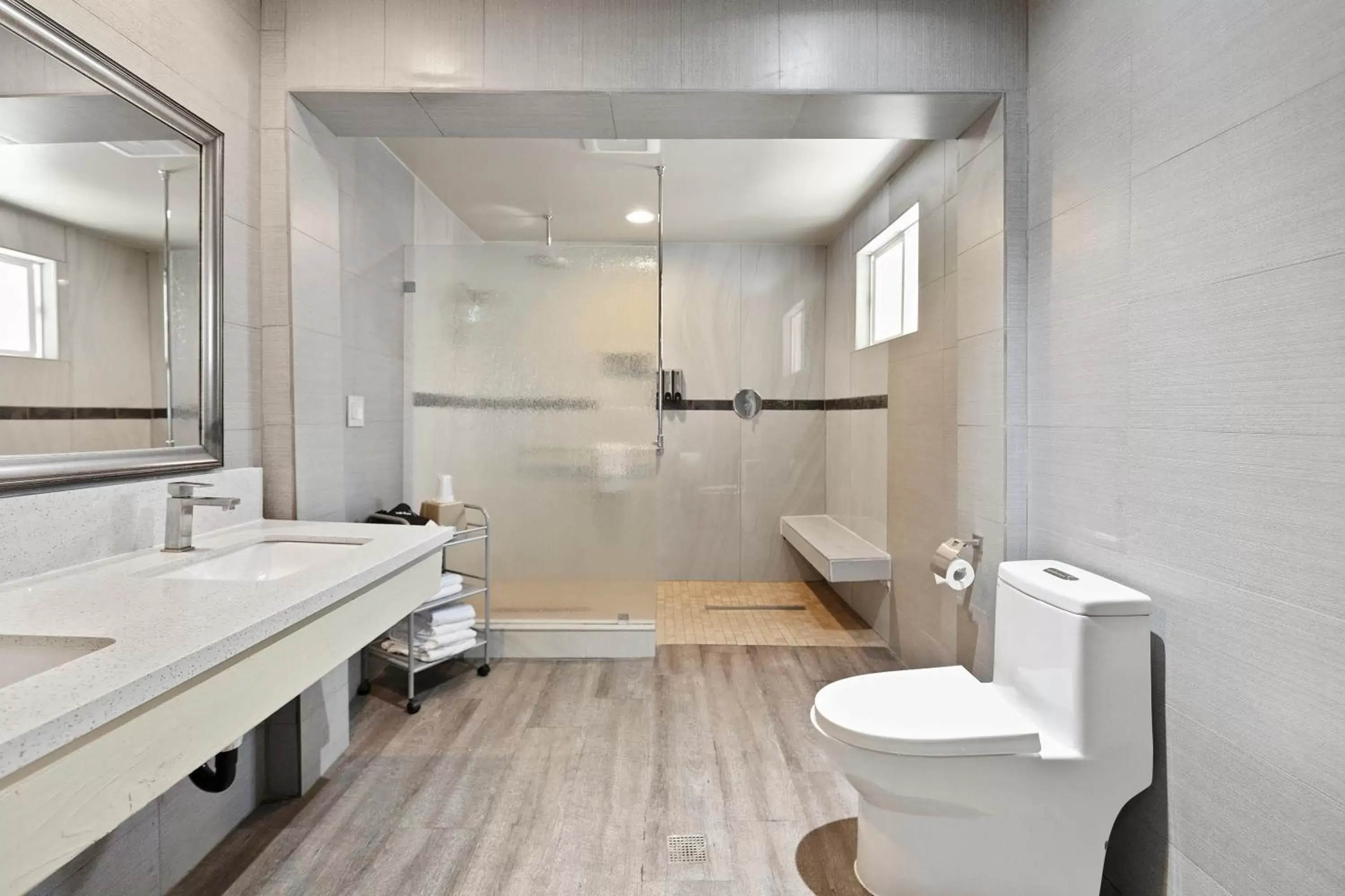 Deluxe Double or Twin Room in Le Blanc Inn & Suites Deluxe Double or Twin Room in Le Blanc Inn & Suites