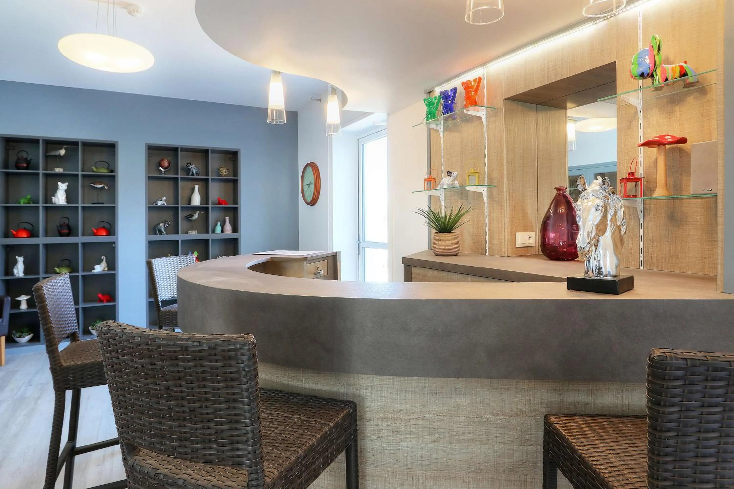 Lounge or bar in Best Western Hôtel Le Bellevue Quiberon