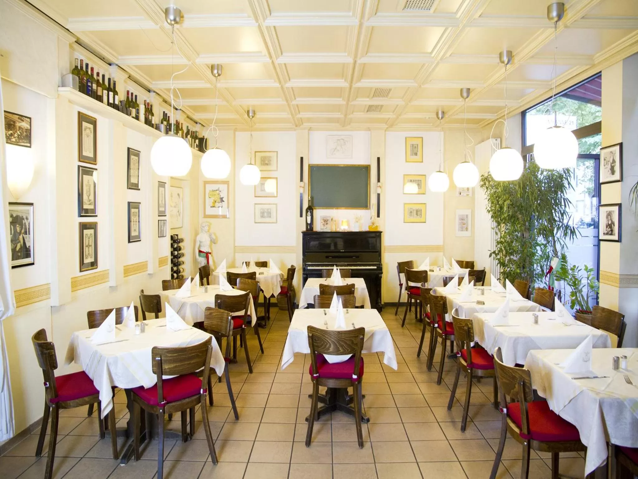 Restaurant/places to eat in TOP Hotel Amberger