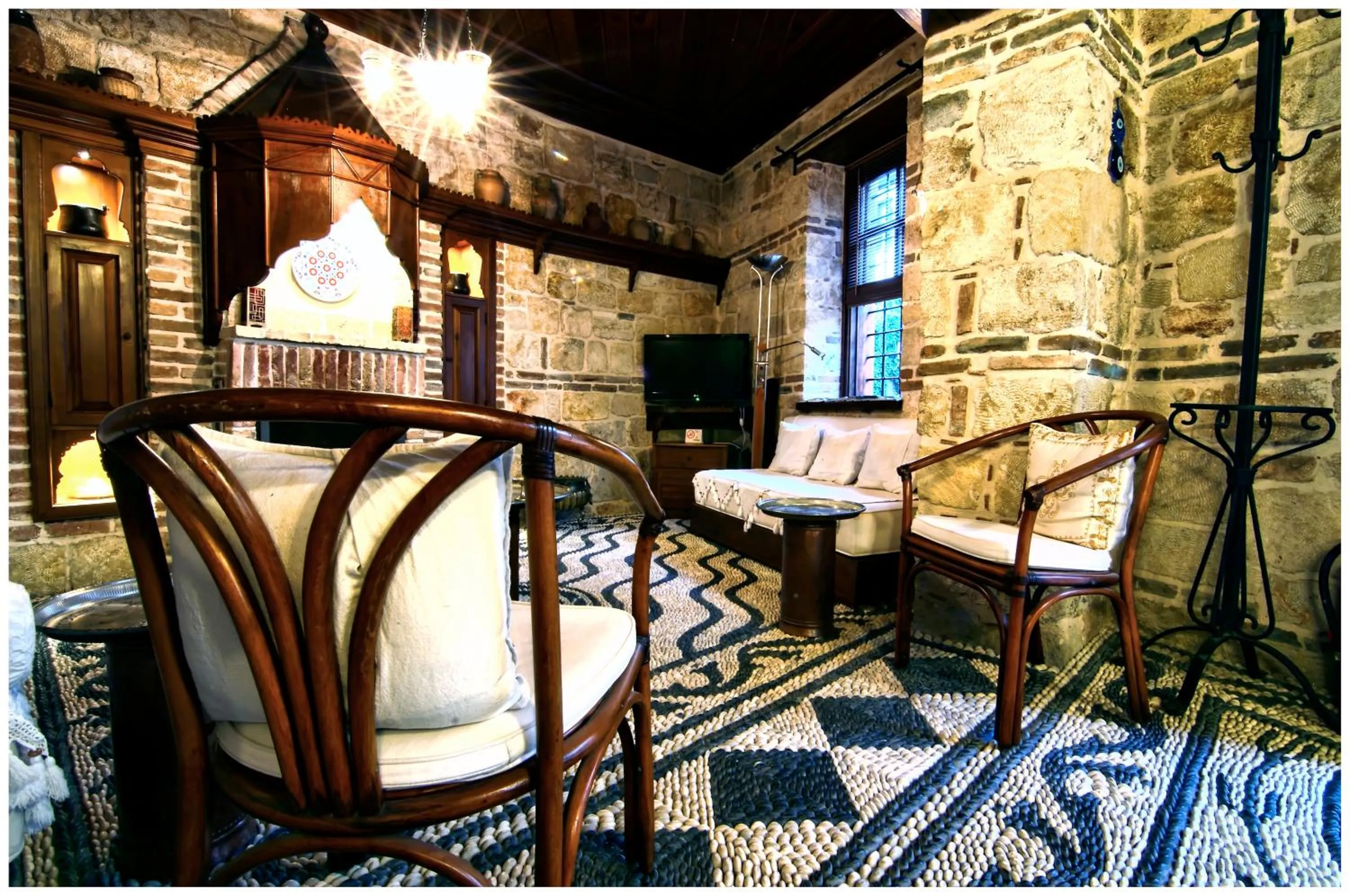 Decorative detail in Minyon Hotel