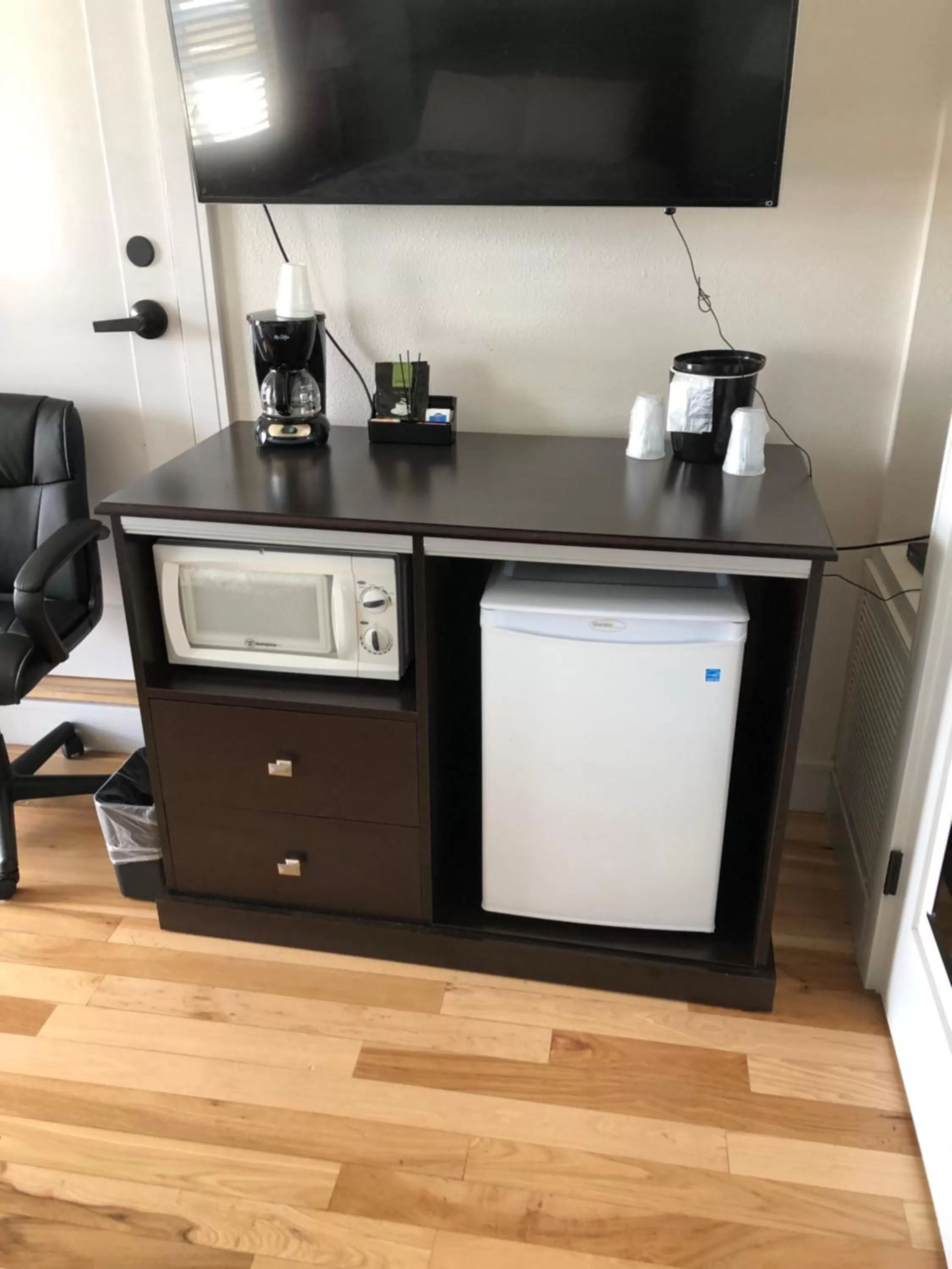 TV and multimedia in El Rancho Motel