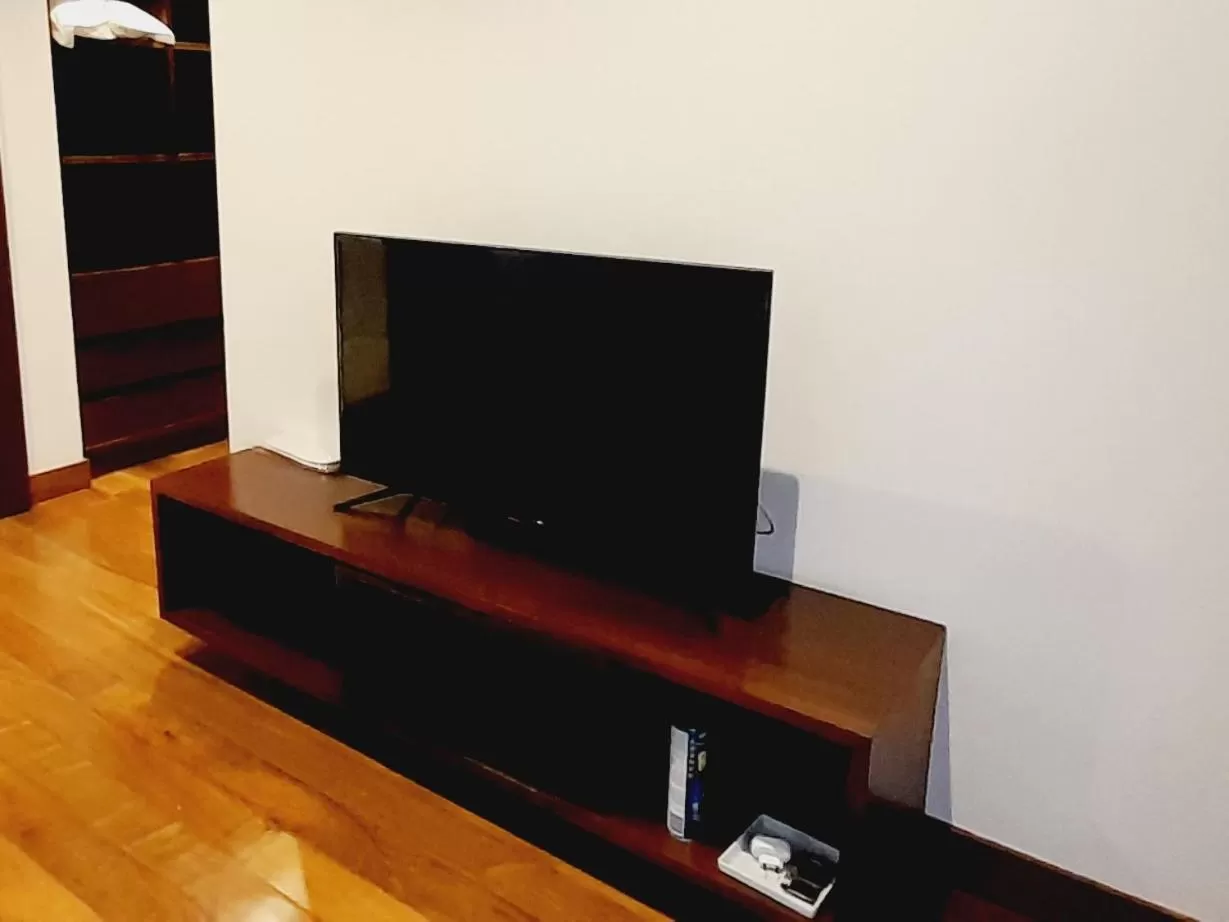 TV/Entertainment Center in La Varangue