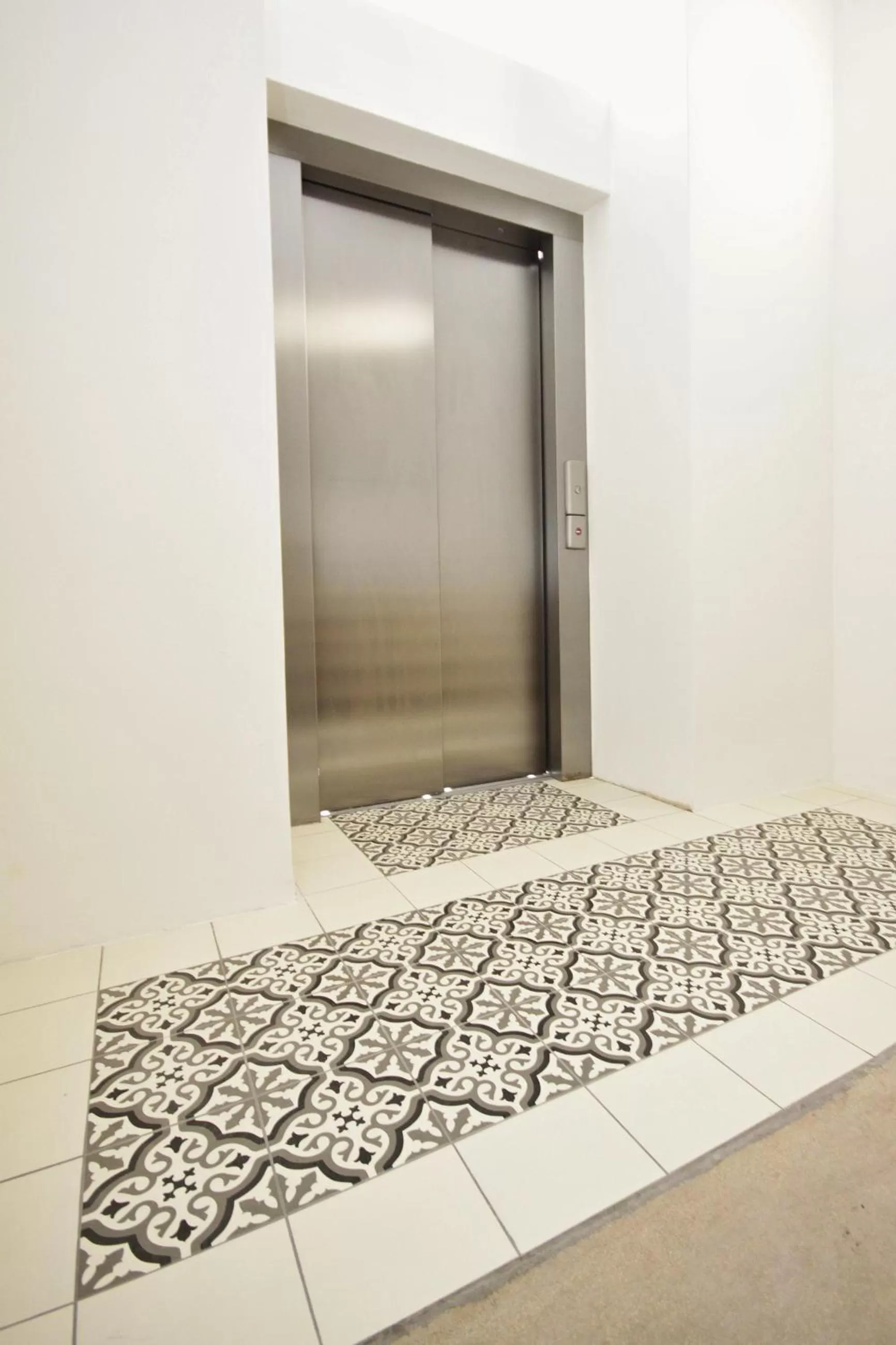 elevator in Elizabeth Suites