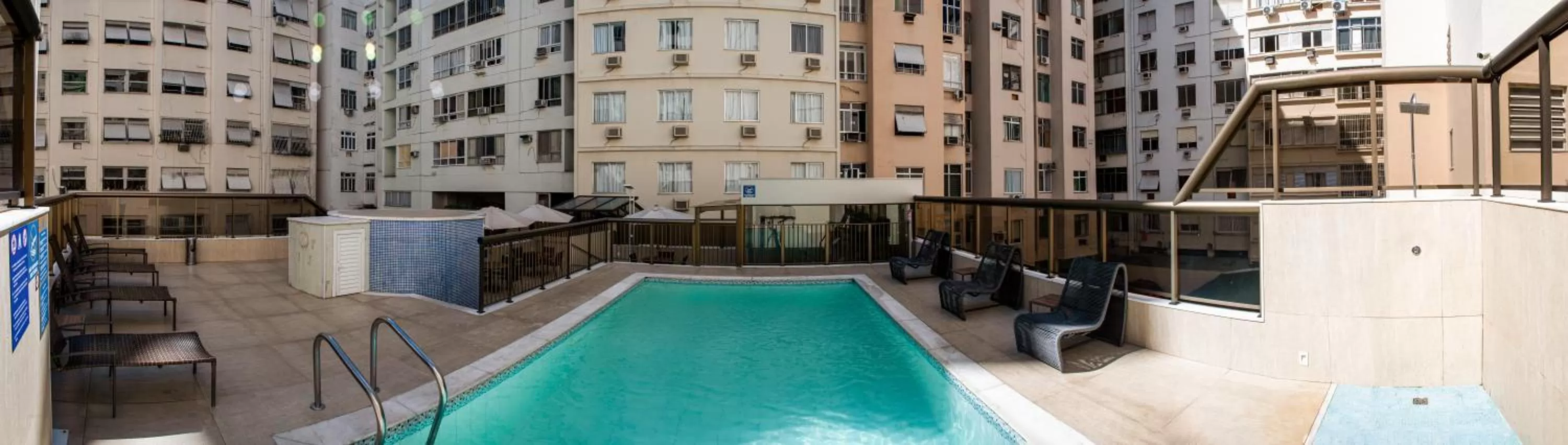 Swimming pool in Hotel Astoria Copacabana