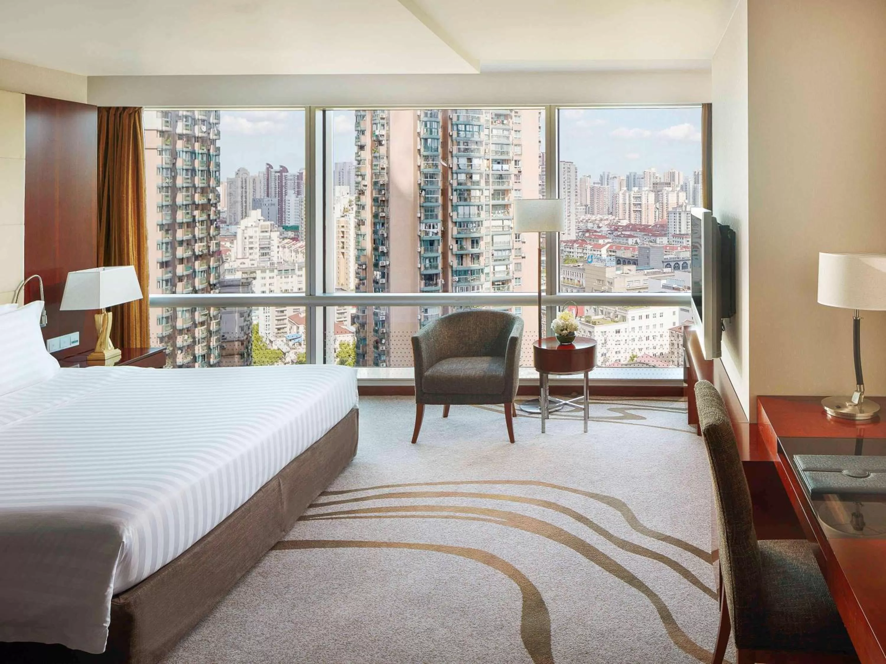 Photo of the whole room, Bed in Pullman Shanghai Central