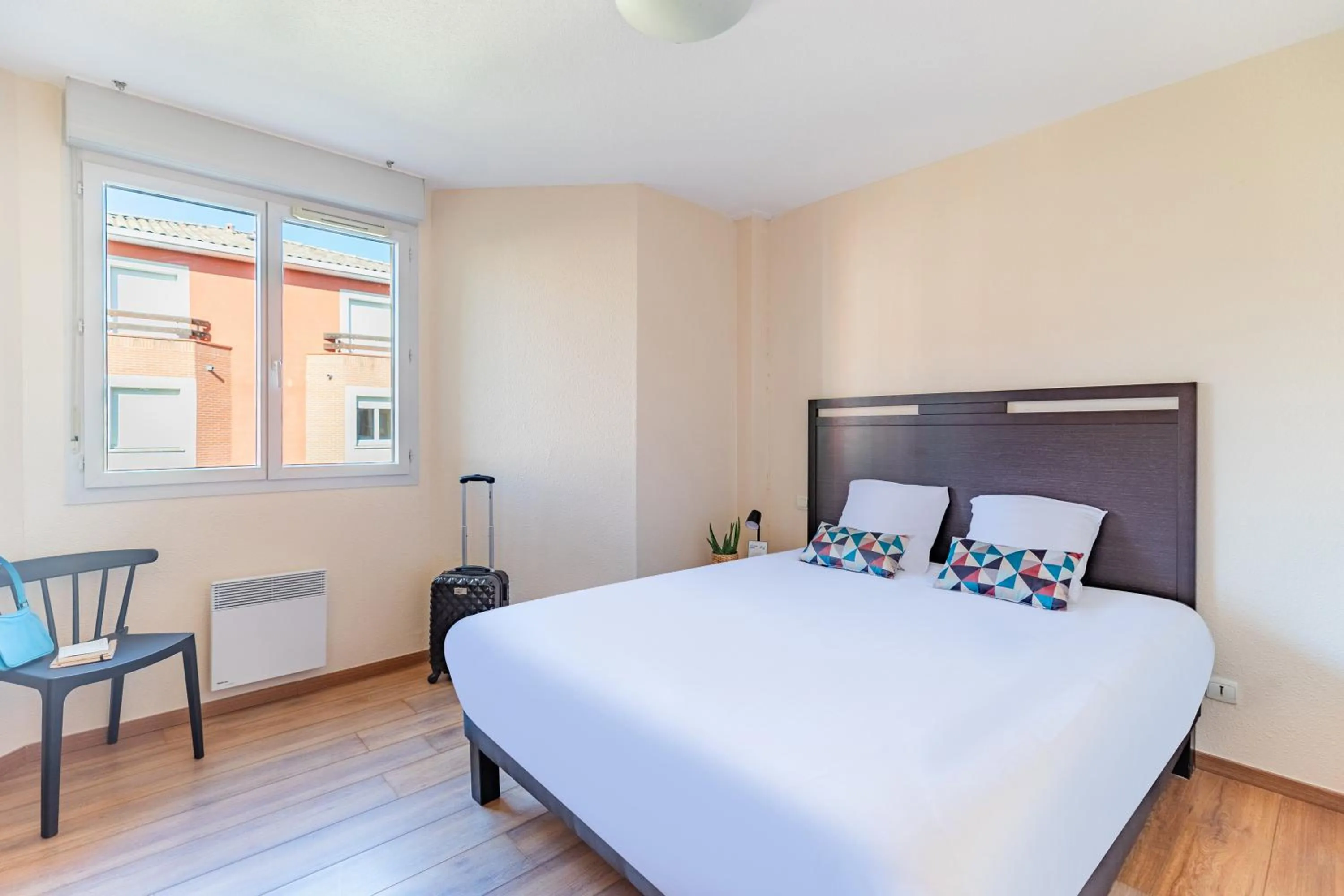 Bed in Appart'City Classic Toulouse Saint-Simon