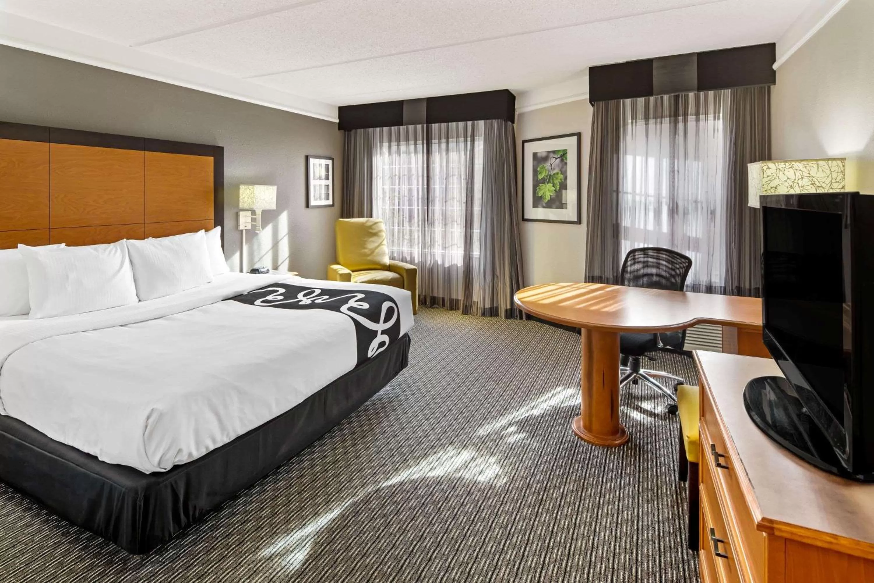 Photo of the whole room, Bed in La Quinta by Wyndham Macon