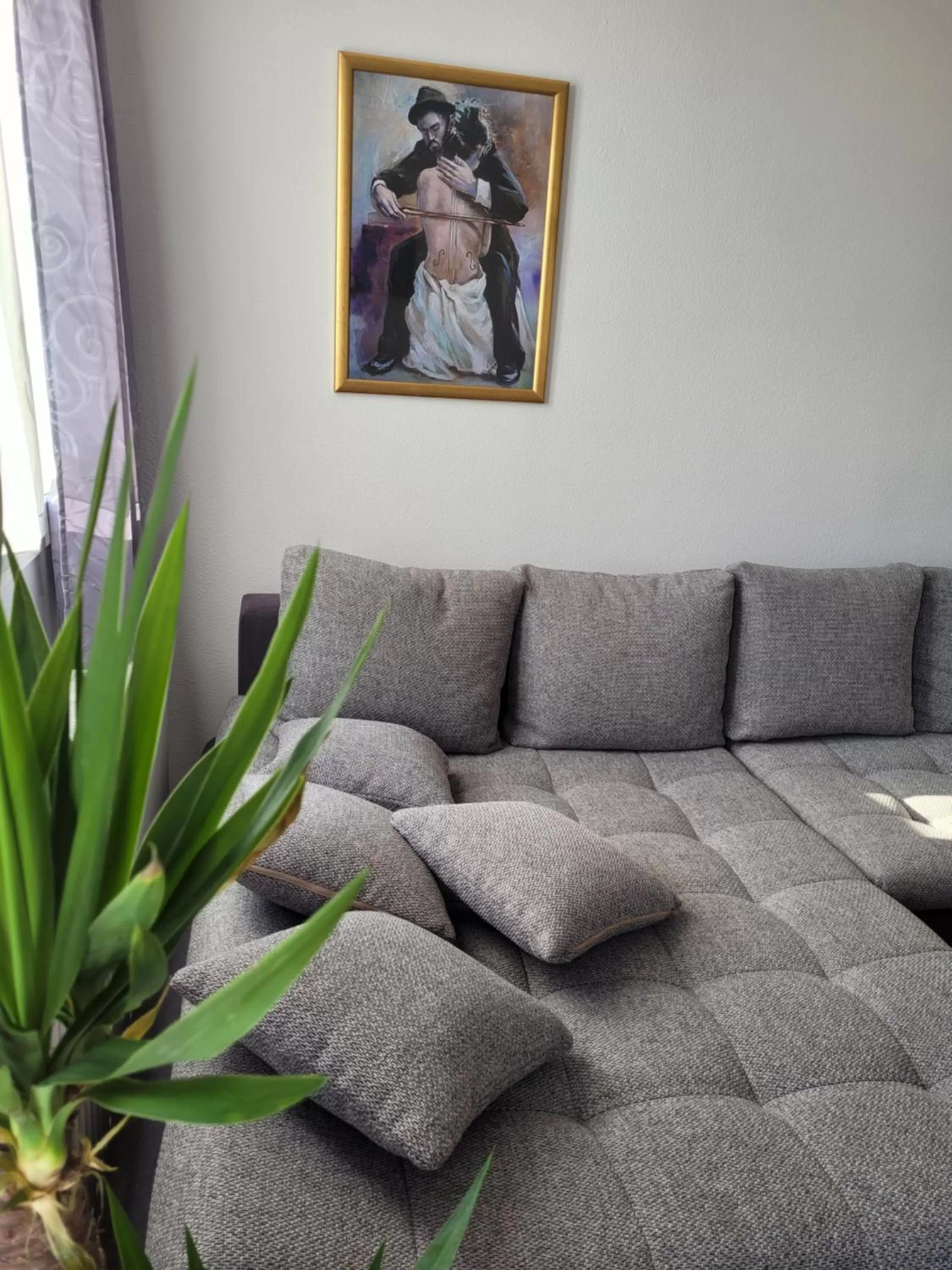 Living room in King Panorama mit Netflix