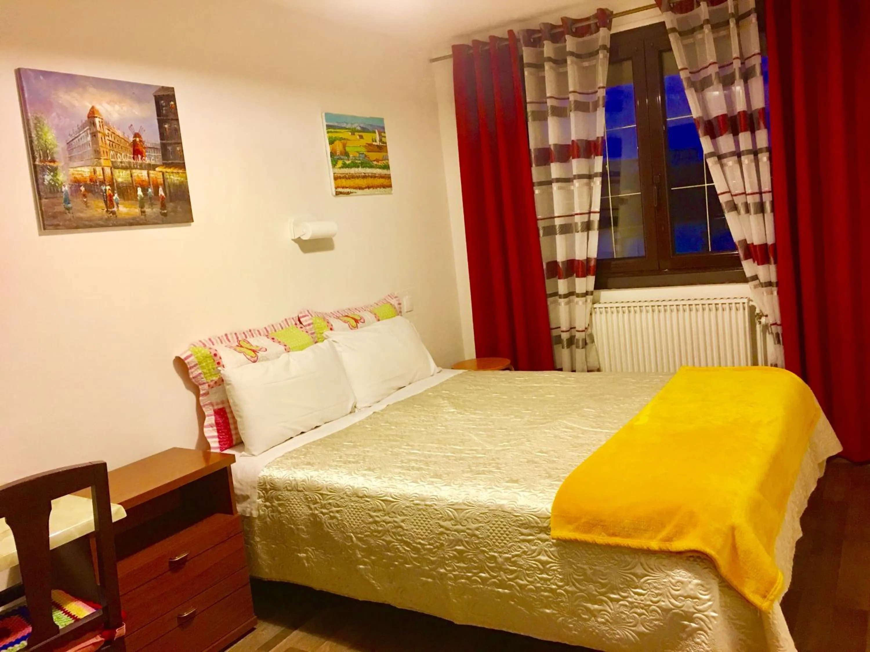 Bed in Hotel Paris Star