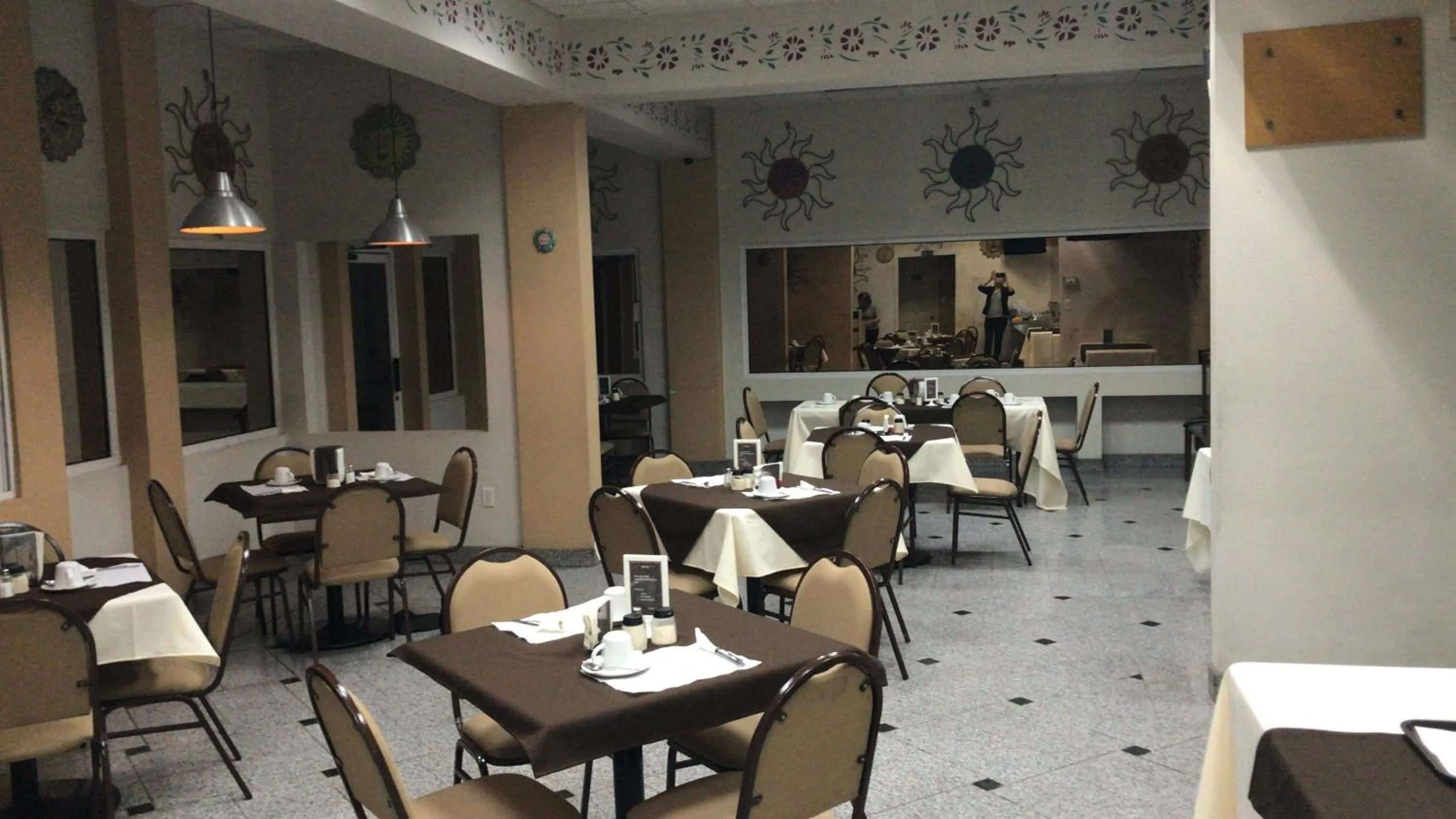 Restaurant/places to eat in R INN de TIJUANA