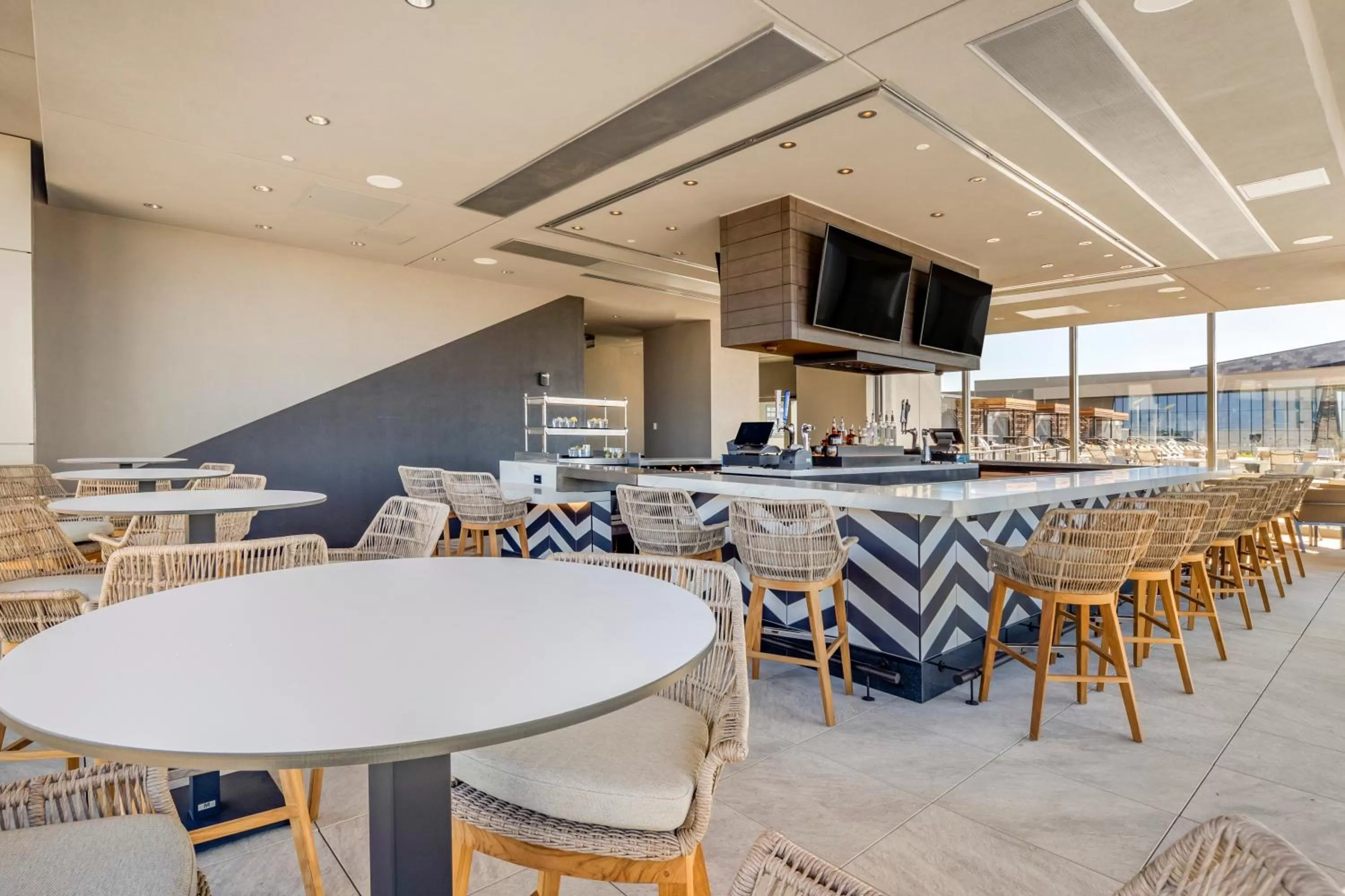 Restaurant/places to eat in Omni Oklahoma City Hotel