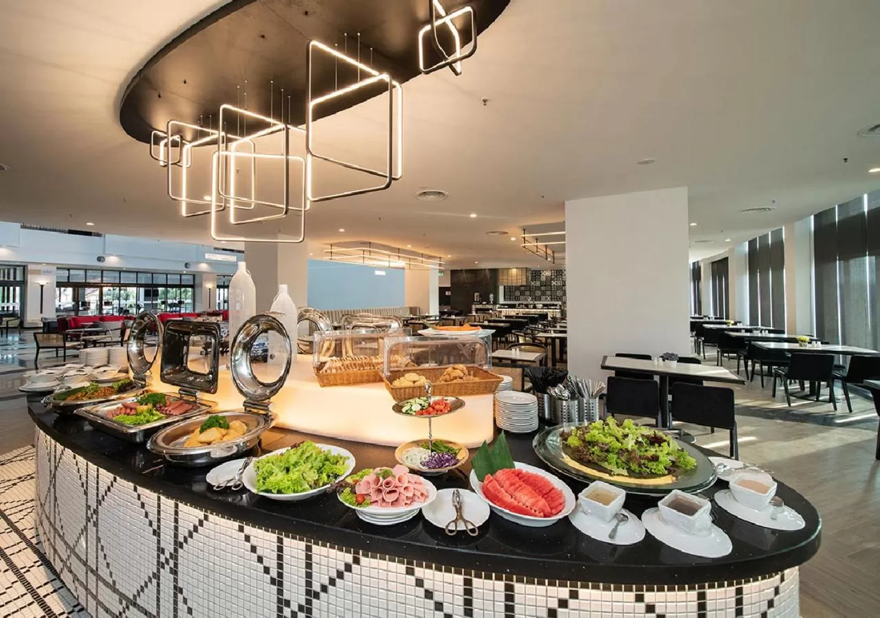 Restaurant/places to eat in Travelodge Ipoh