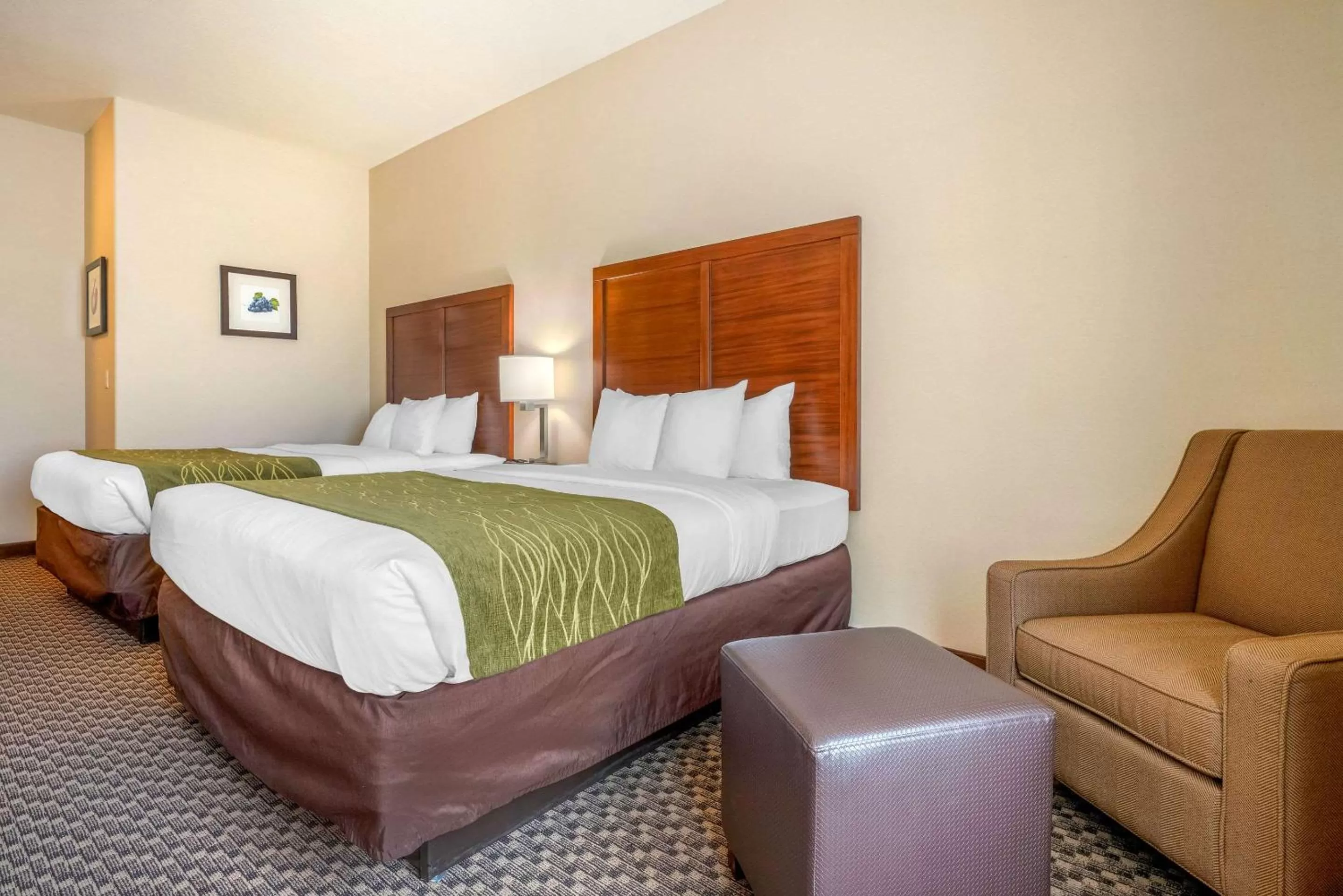 Photo of the whole room, Bed in Comfort Inn & Suites Galt - Lodi North