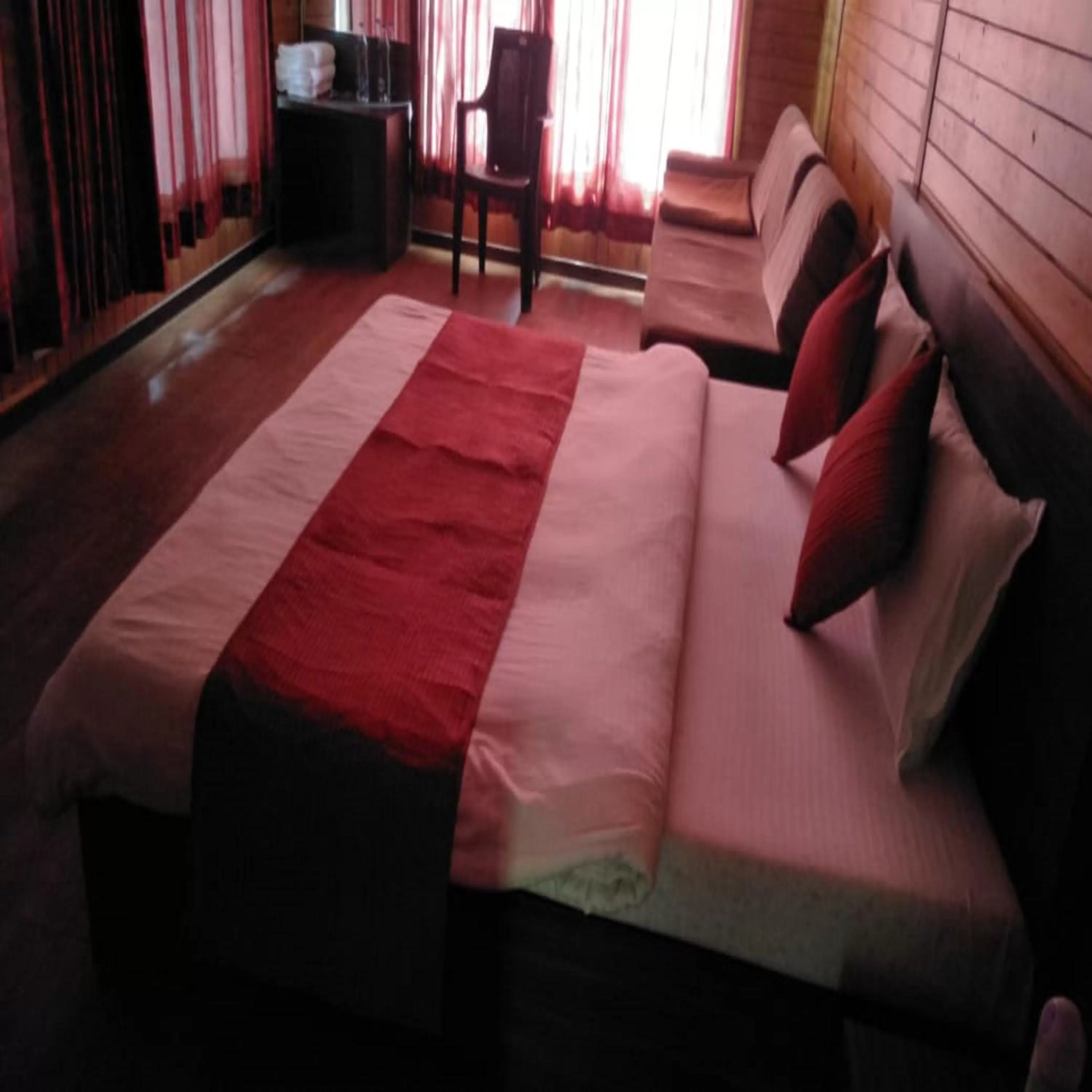 Bed in Jayshin Lake Vaitarna Resort - Igatpuri