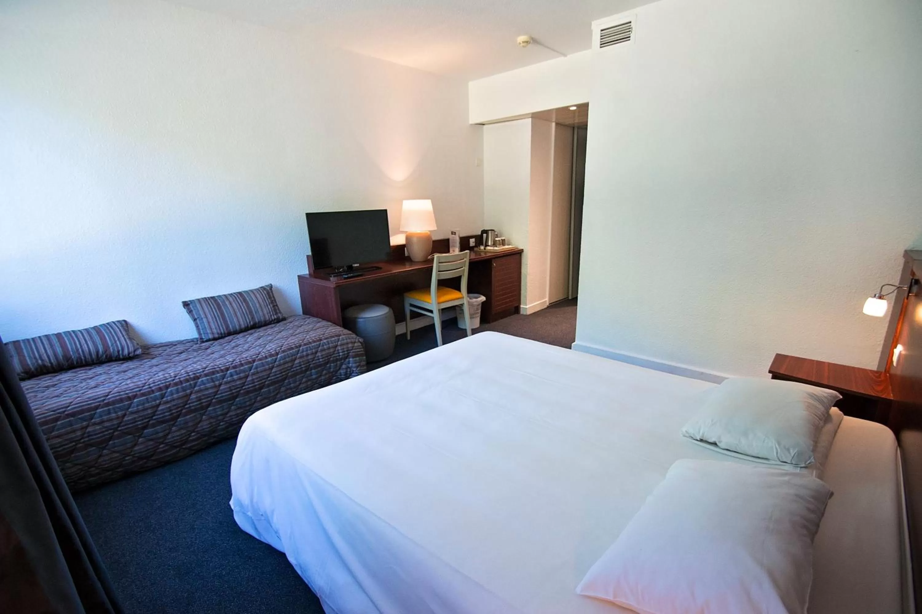 Bed in Kyriad Nemours