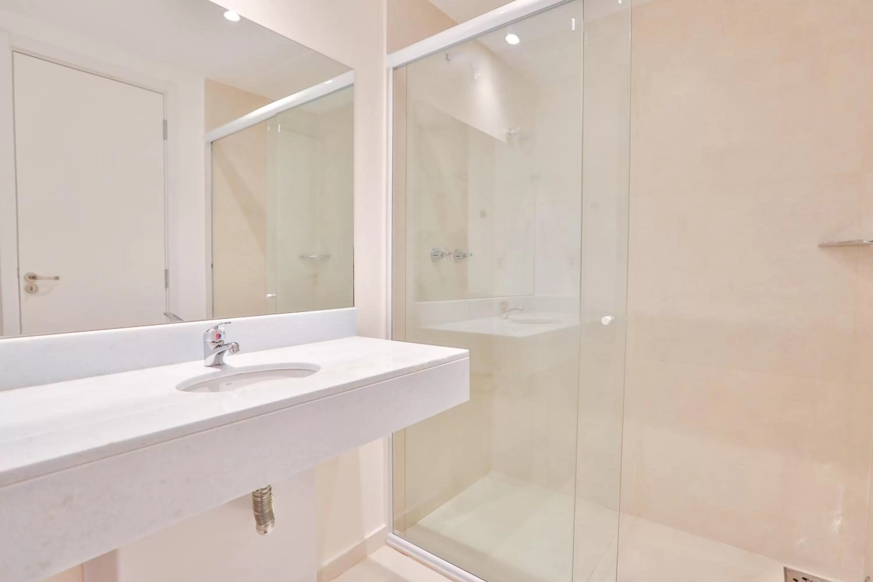 Shower in Blue Tree Towers Jaguariúna