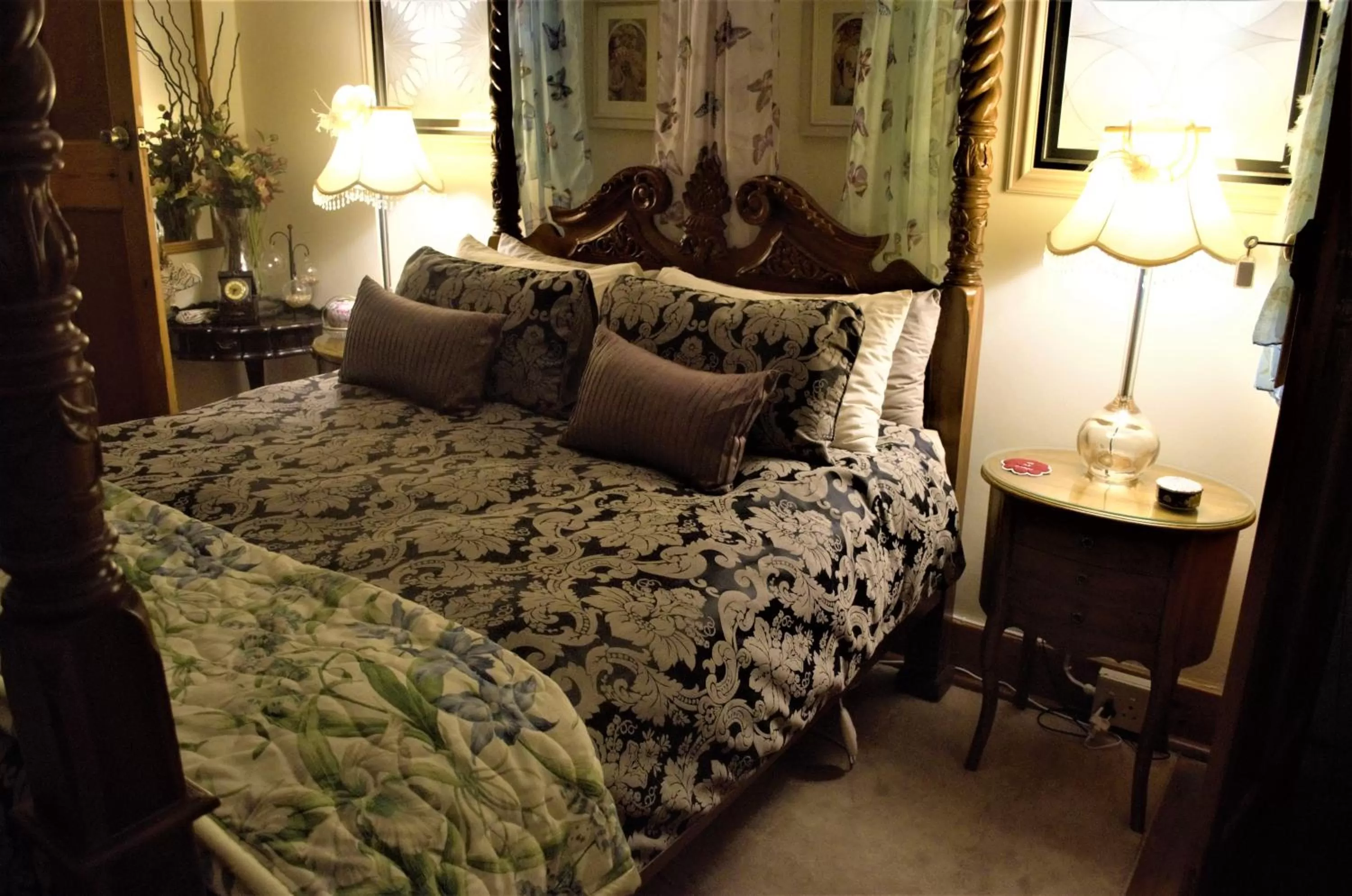 Bedroom, Bed in 79 On Ridge