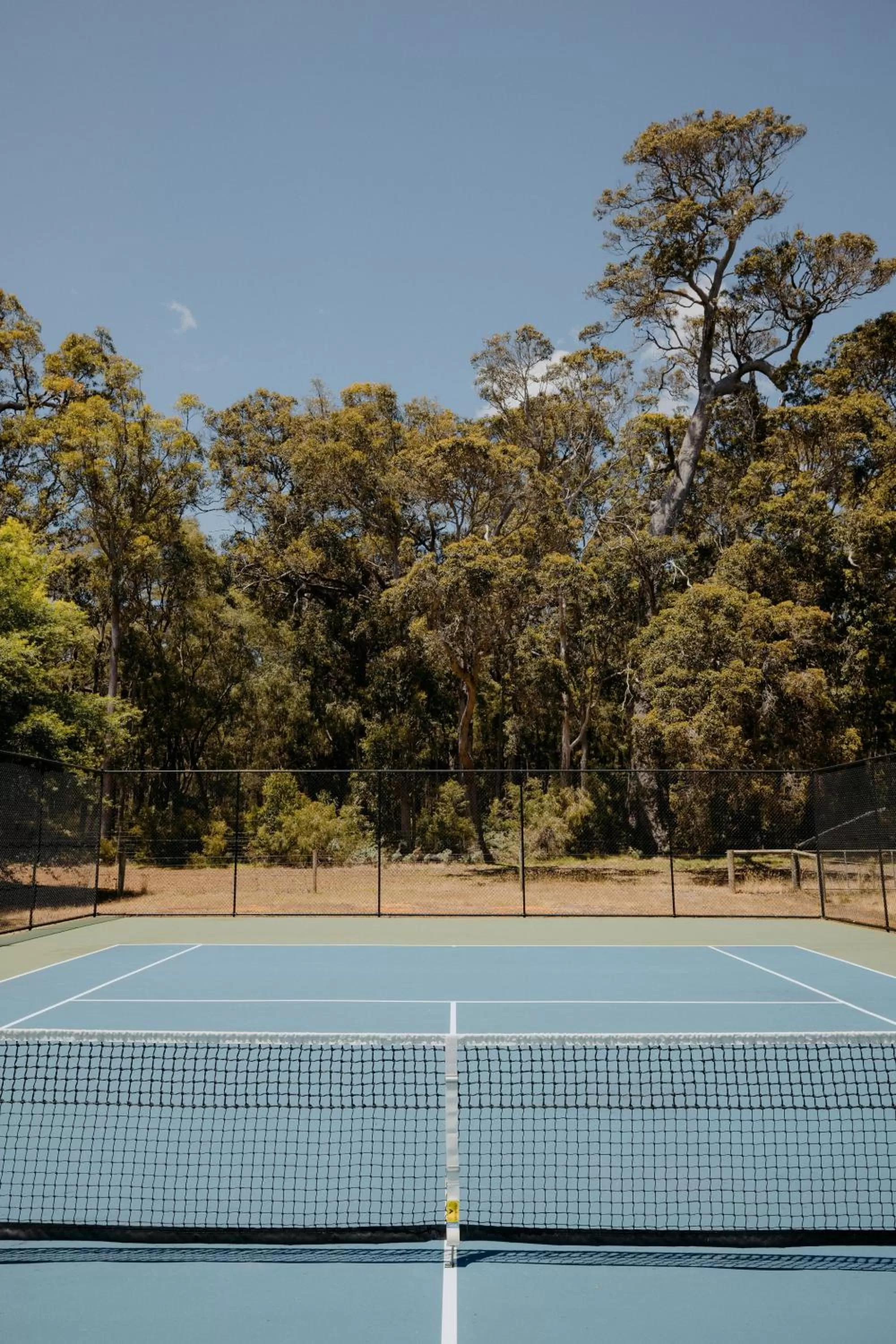 Tennis court in Losari Retreat