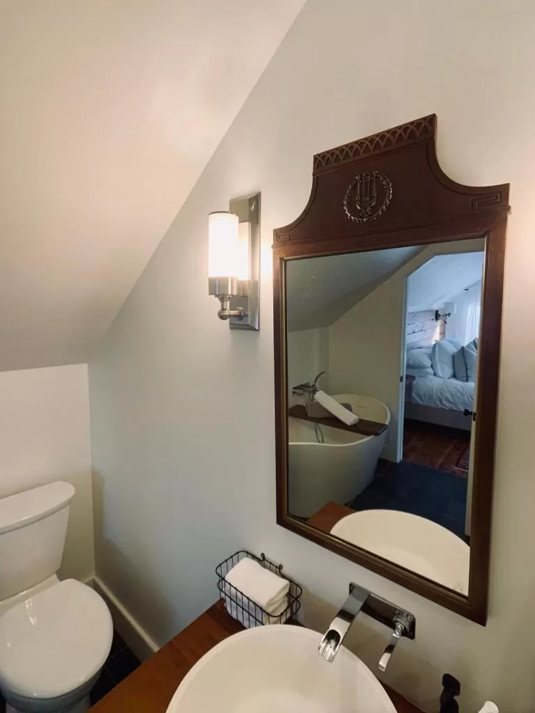 Bathroom in Woodbourne Inn