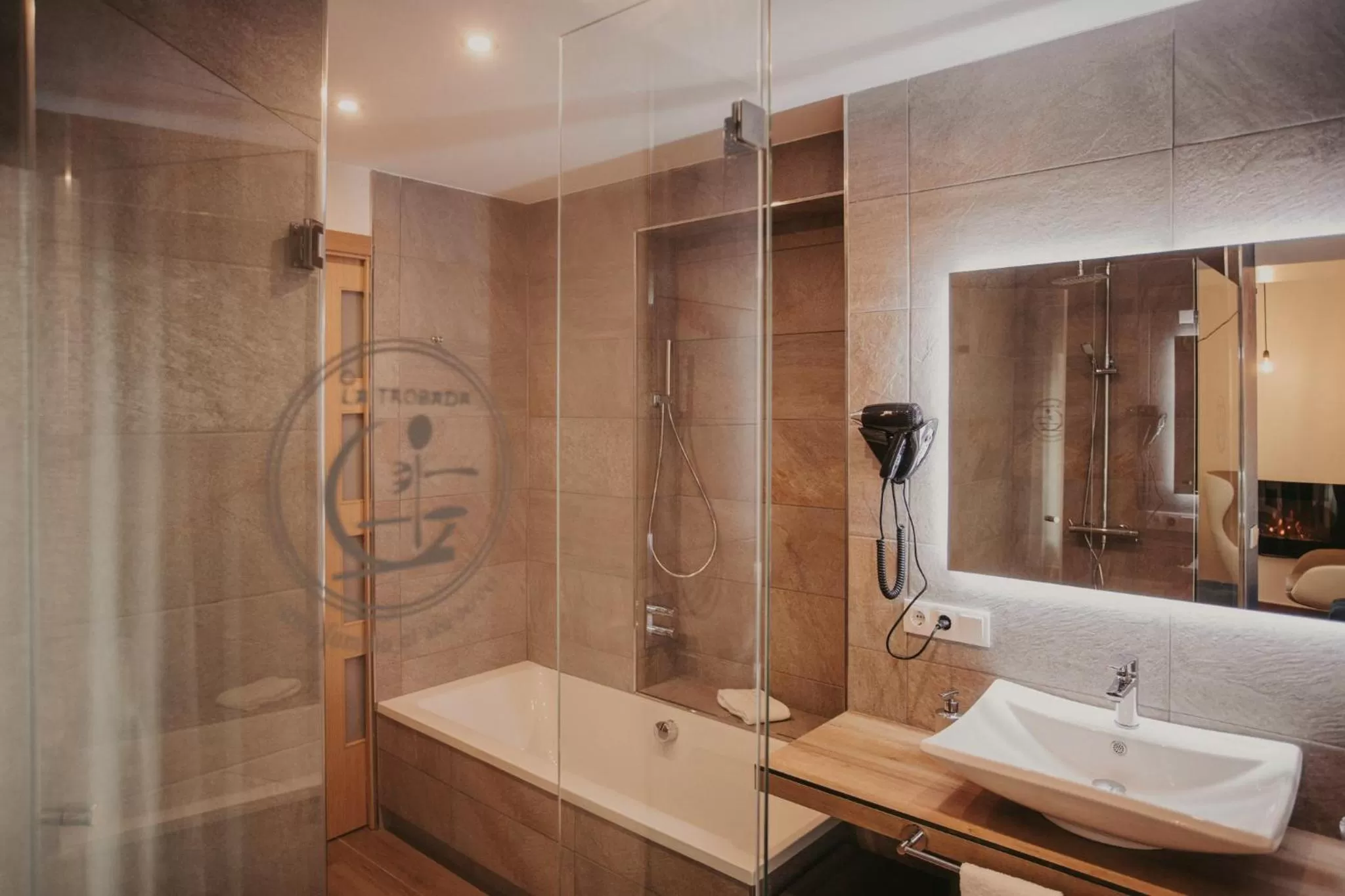 Shower in La Trobada Hotel Boutique