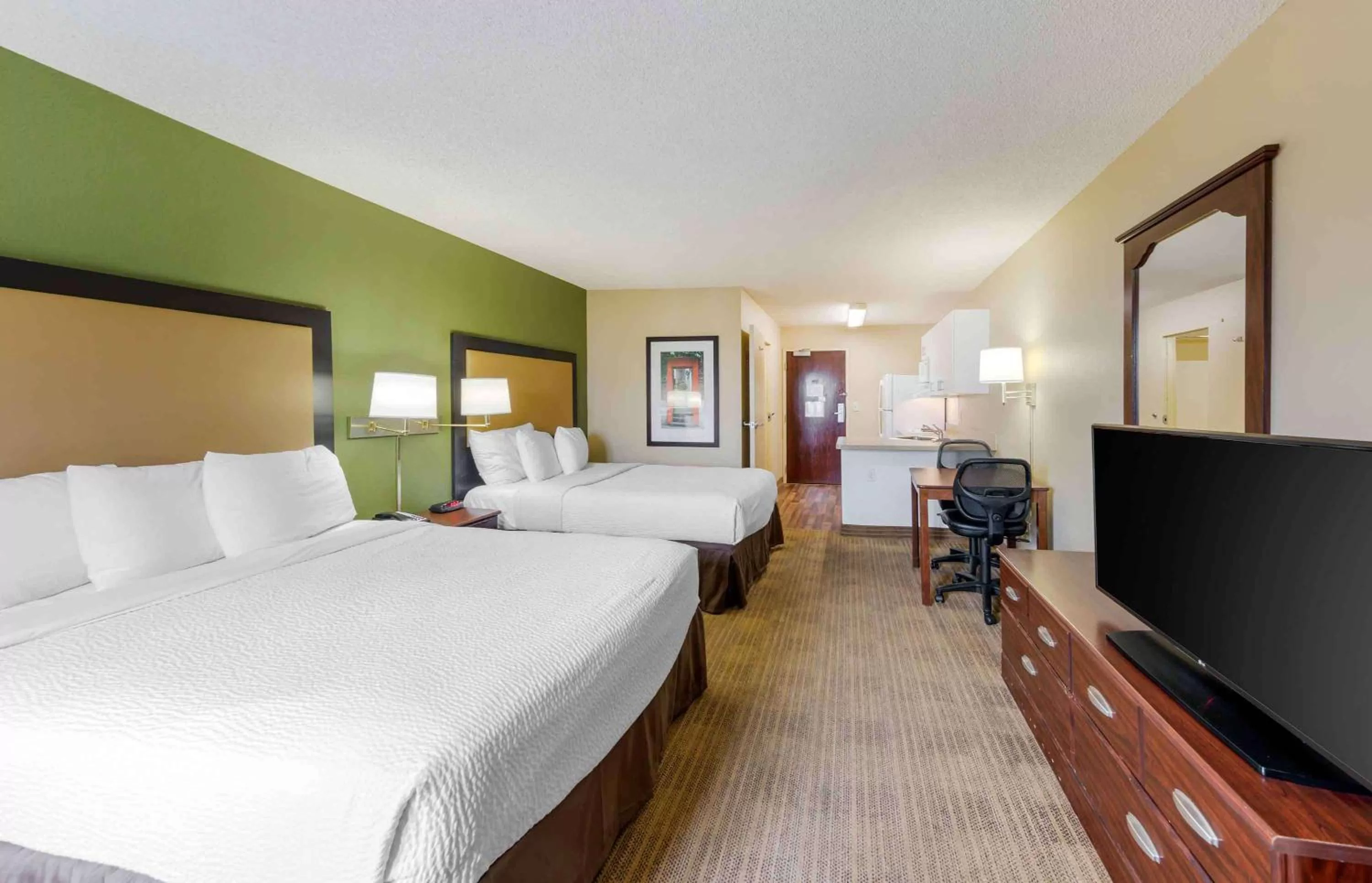 Bedroom, Bed in Extended Stay America Suites - Orange County - Huntington Beach
