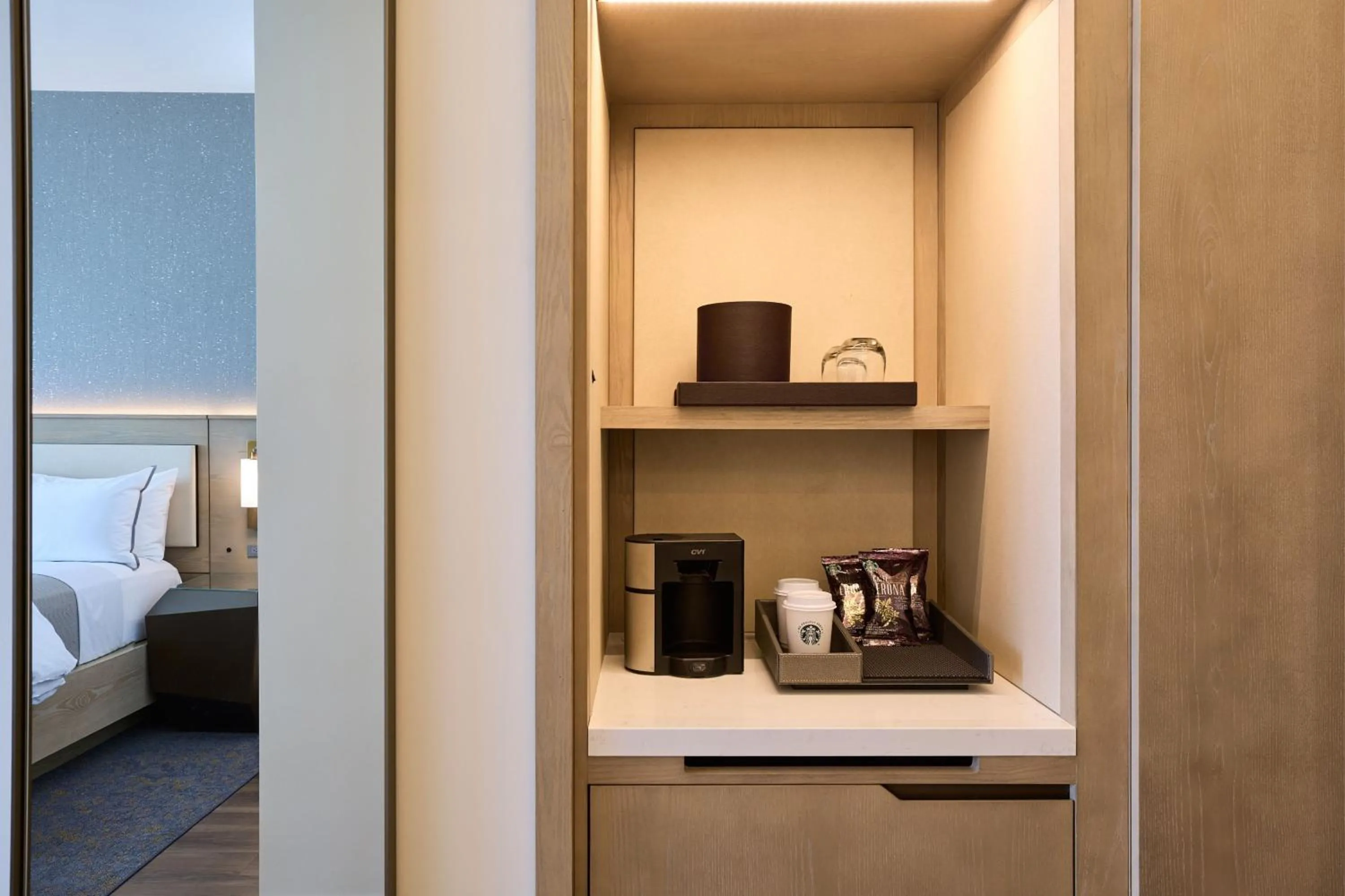 Photo of the whole room, Bed in The Westin Raleigh-Durham Airport