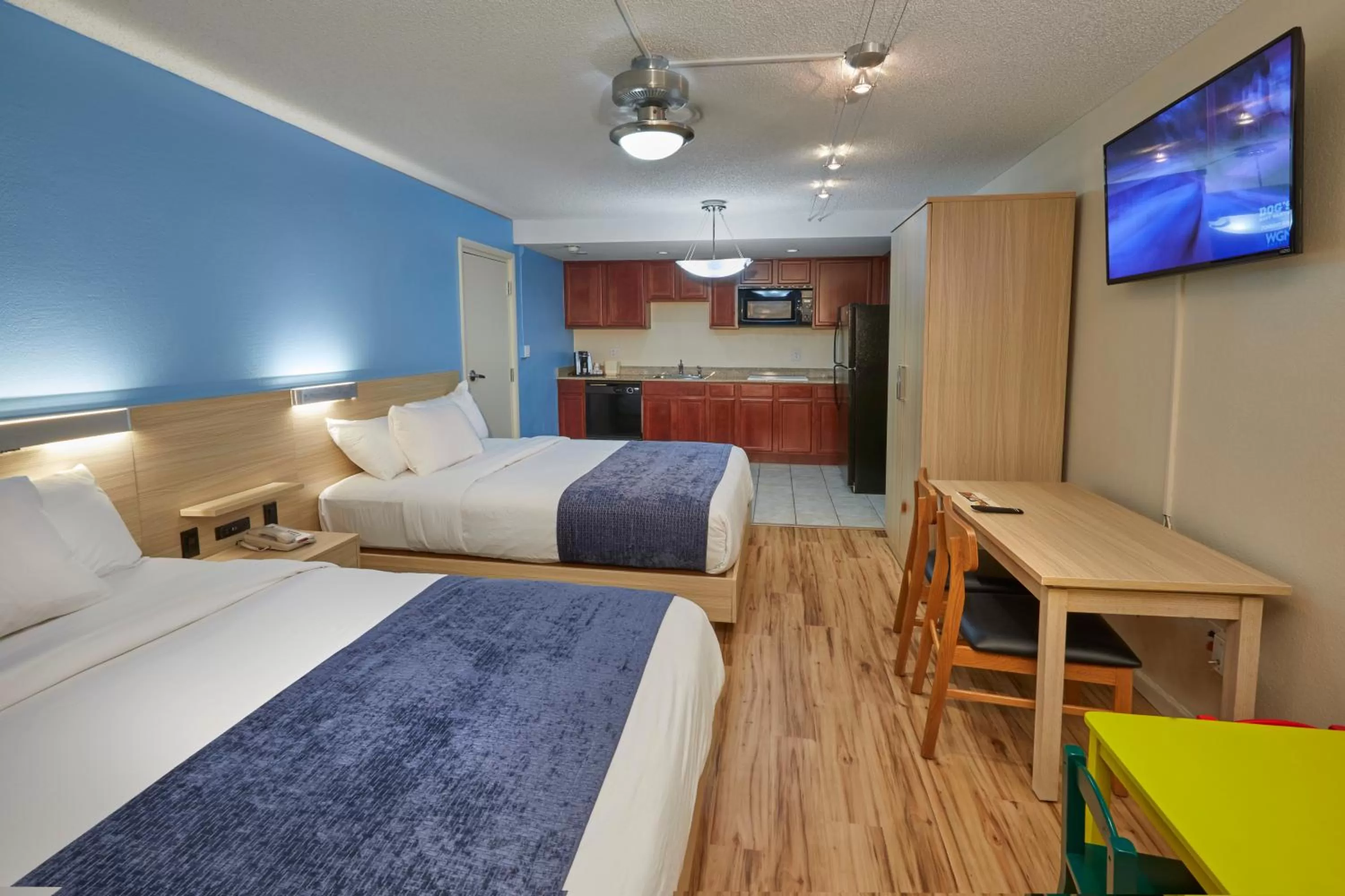 Photo of the whole room, Bed in Ramada by Wyndham Flamingo Water Park