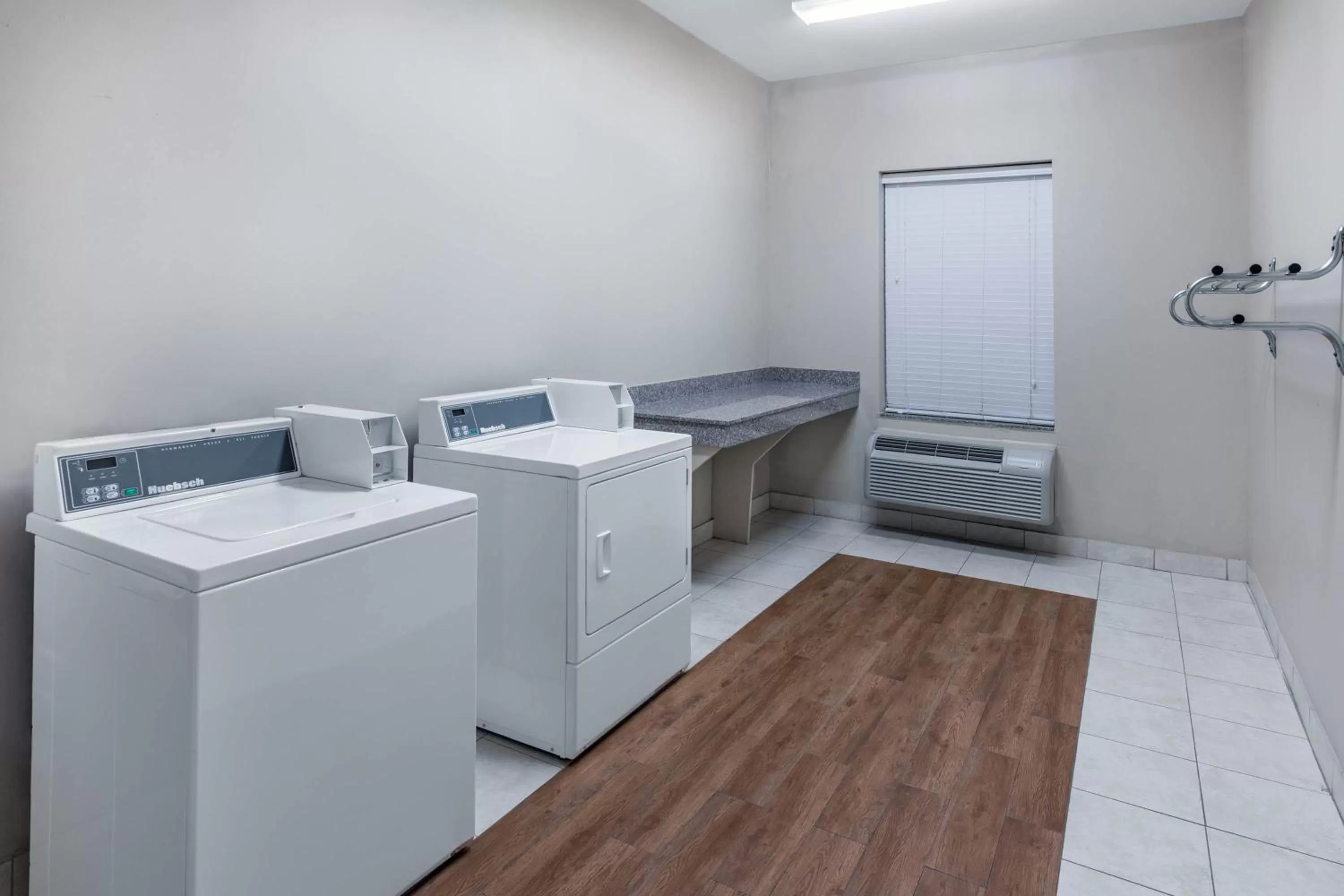 laundry in Baymont by Wyndham Victoria
