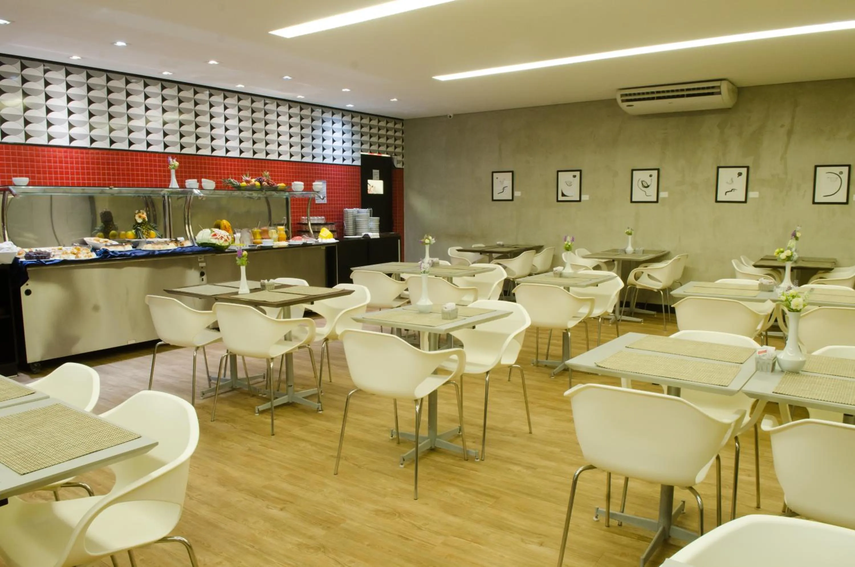 Lounge or bar in Ímpar Suítes Expominas