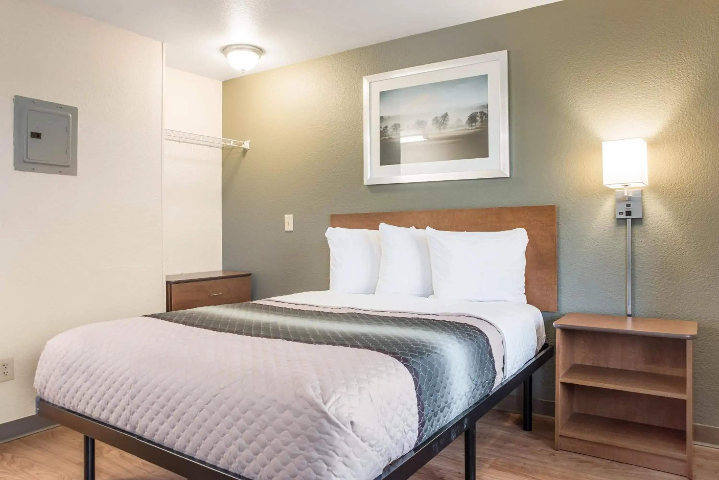 Studio Queen Room Non-Smoking in Studio 6 Rancho Cordova, CA Studio Queen Room Non-Smoking in Studio 6 Rancho Cordova, CA