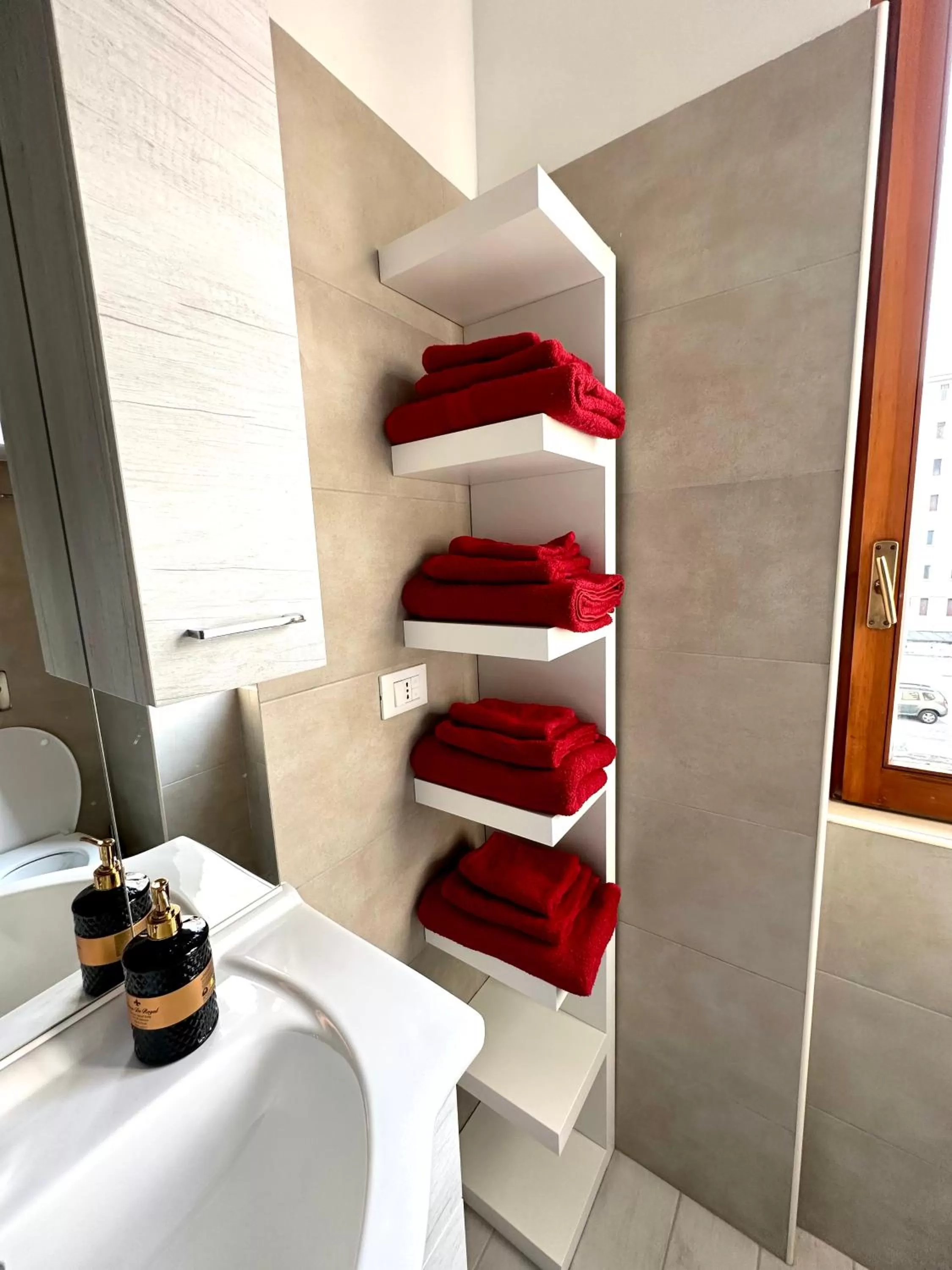 Marghespace zona stazione centrale stanza in nuovo appartamento 4 posti letto