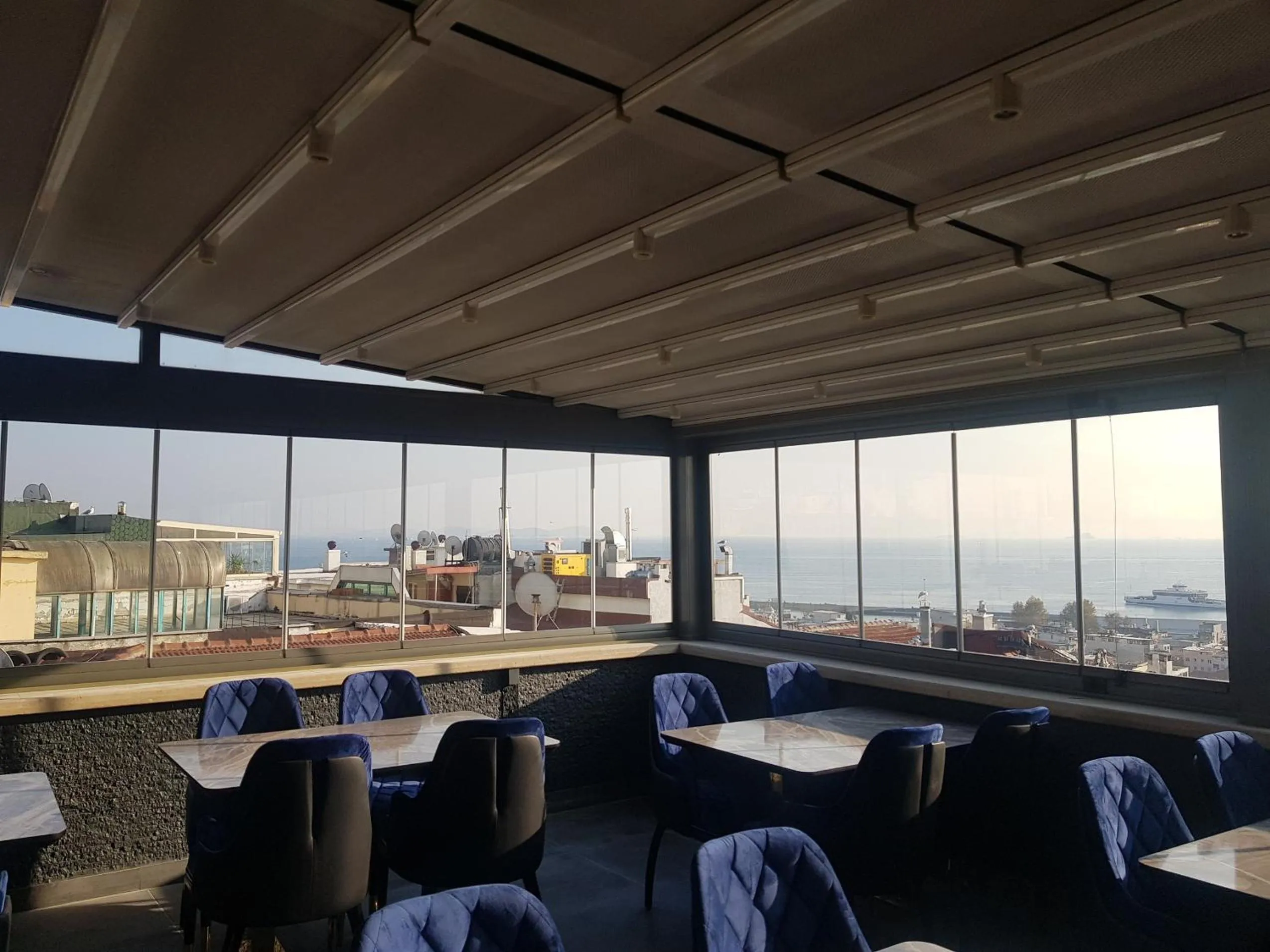 Restaurant/Places to Eat in Selenay Hotel