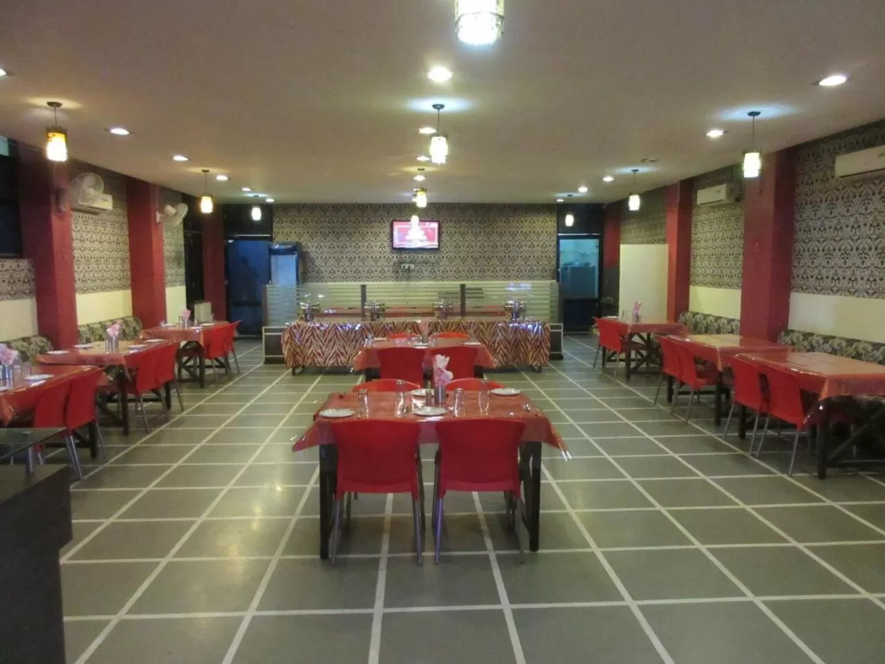 Restaurant/places to eat in Hotel The Pride