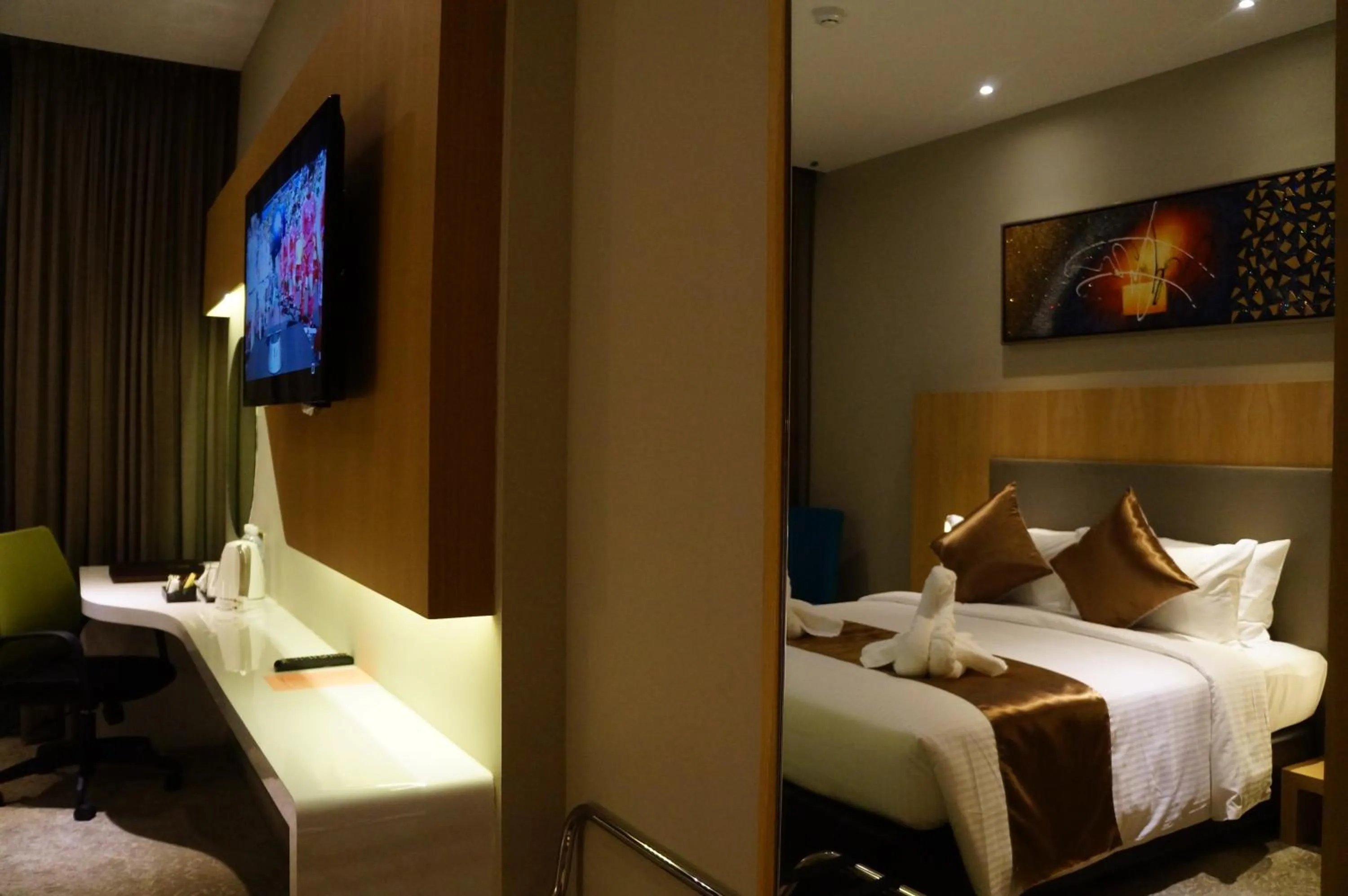 Bedroom, Bed in Greens Hotel & Suites