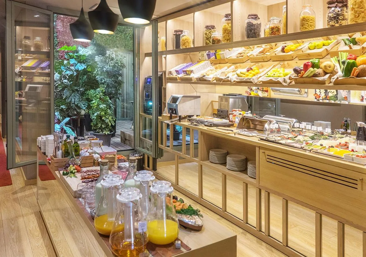 Breakfast in Hotel Àmbit Barcelona