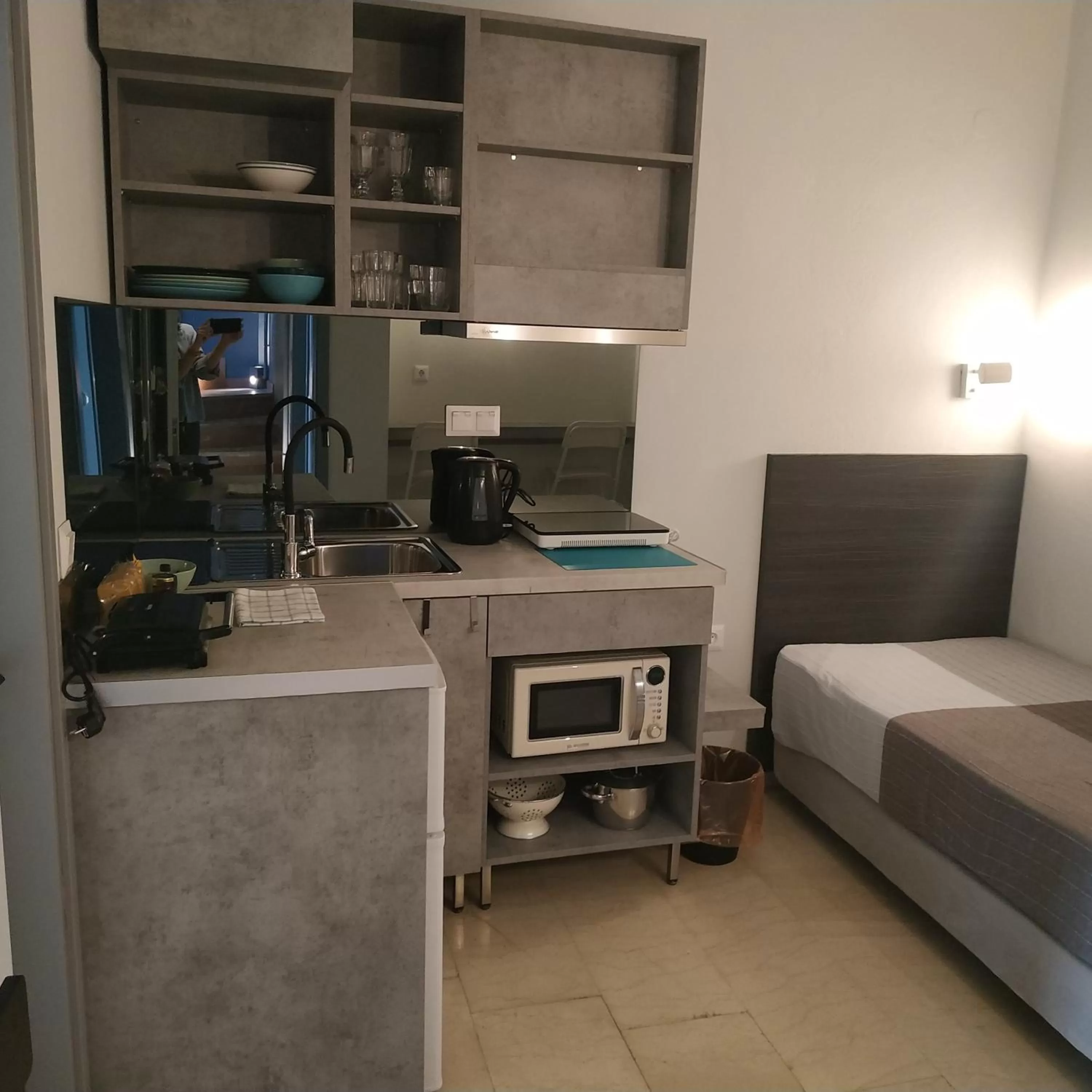 Coffee/tea facilities, Bed in LOC HOSPITALITY Urban Suites