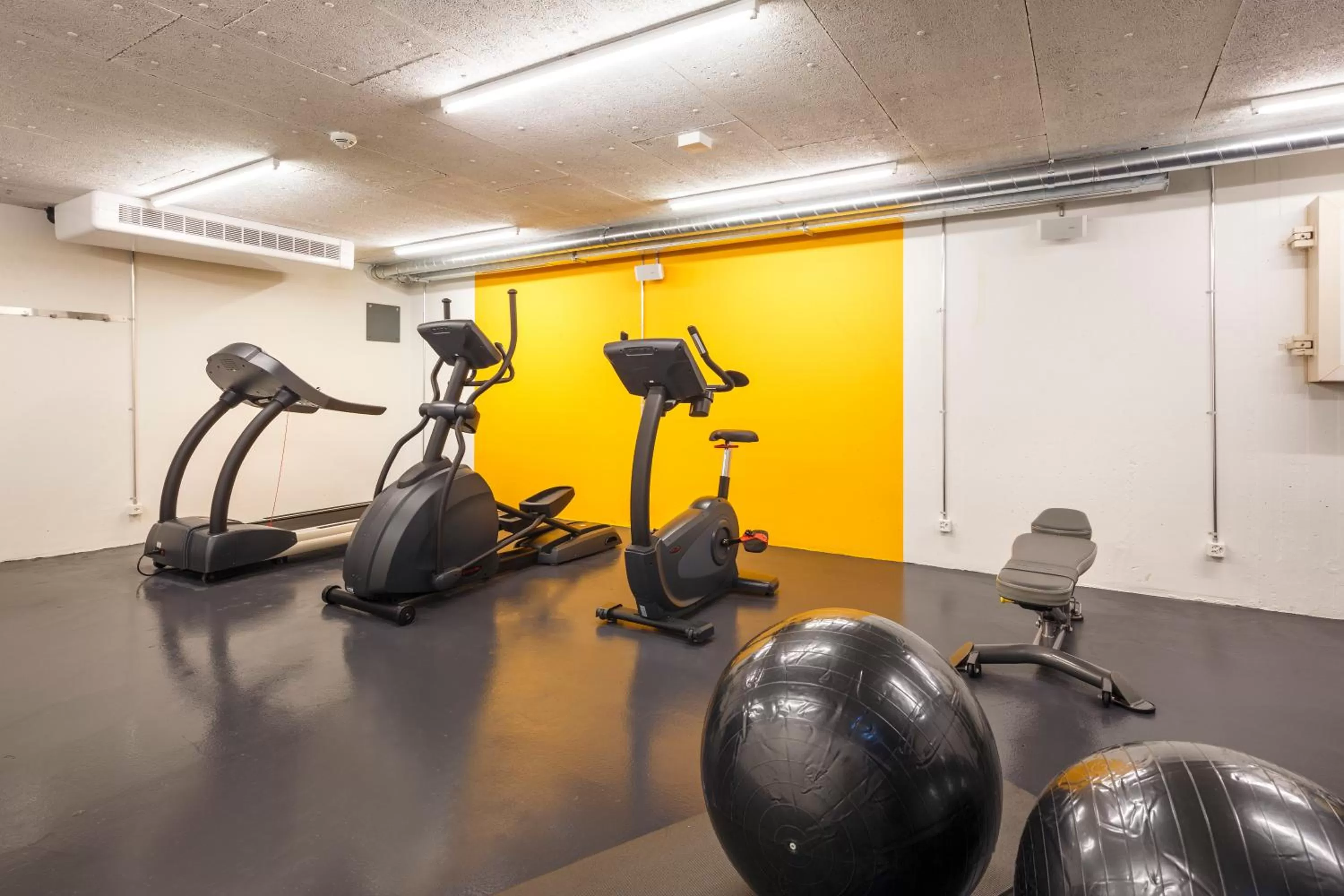 Activities in Züri by Fassbind