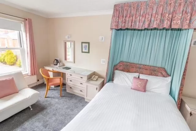 Bed in The Quorn Lodge Hotel