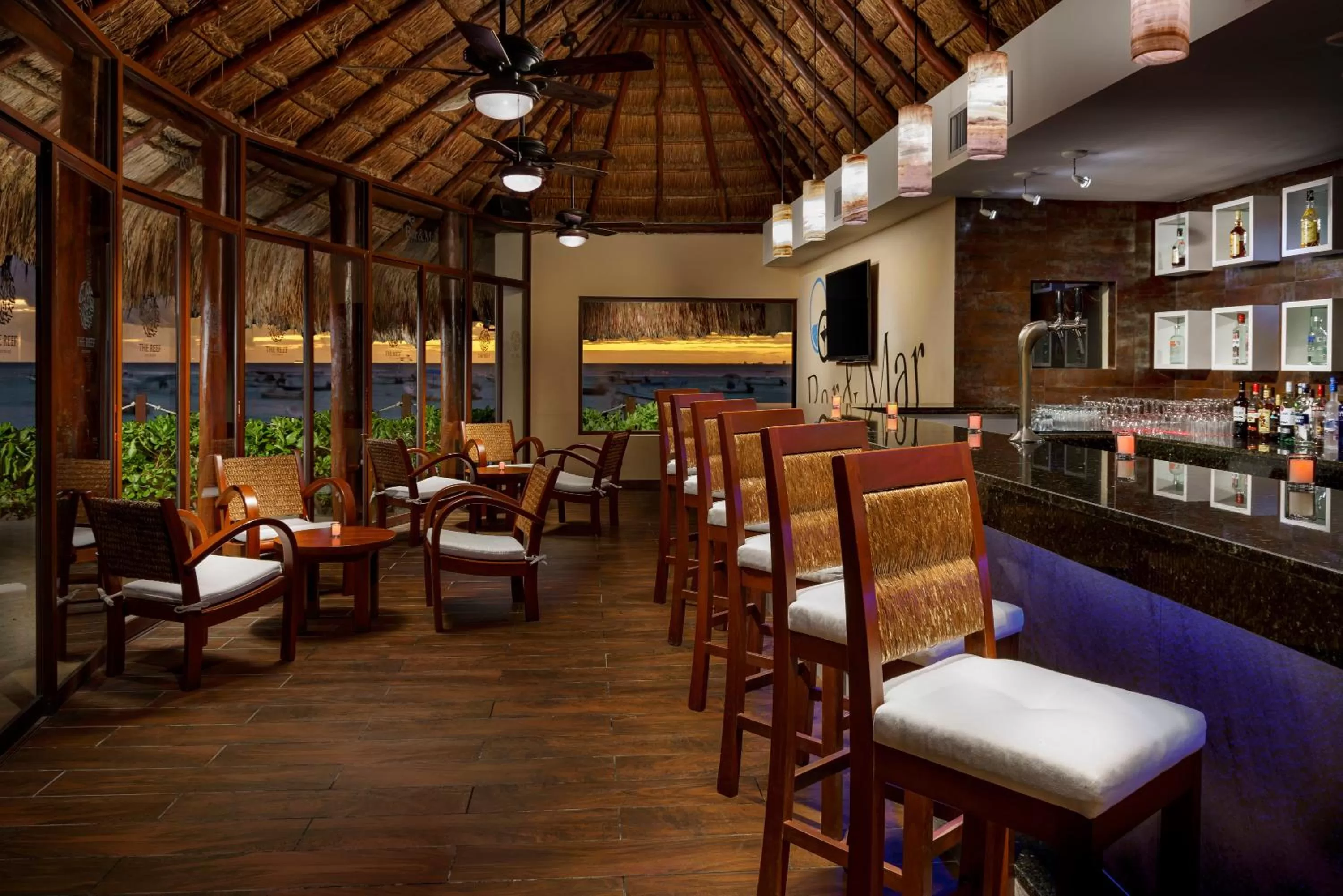 Lounge or bar in The Reef Coco Beach Resort & Spa- Optional All Inclusive