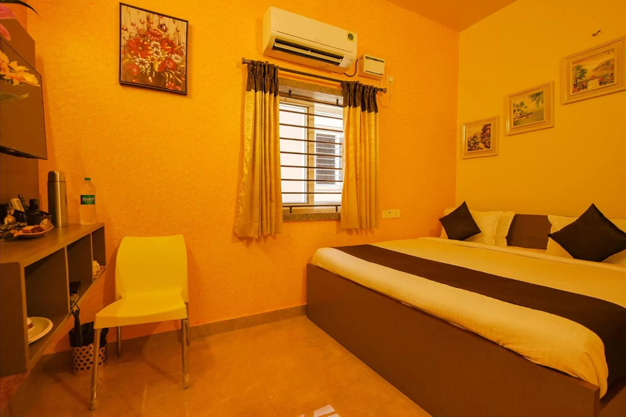 Bed in FabHotel Vijaylakshmi Stay Inn - Nr Chennai International Airport